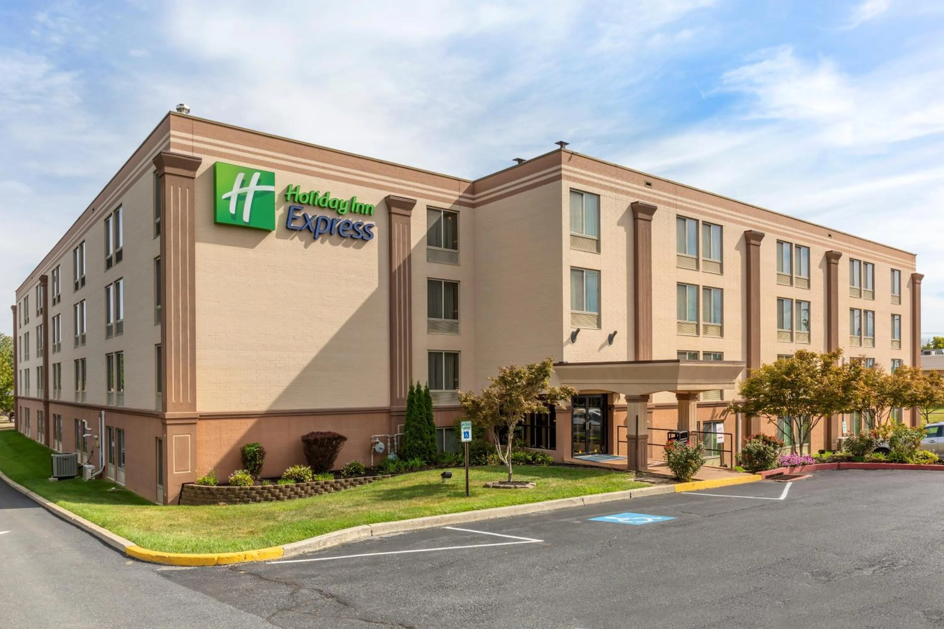 Property building in Holiday Inn Express Harrisburg SW - Mechanicsburg by IHG