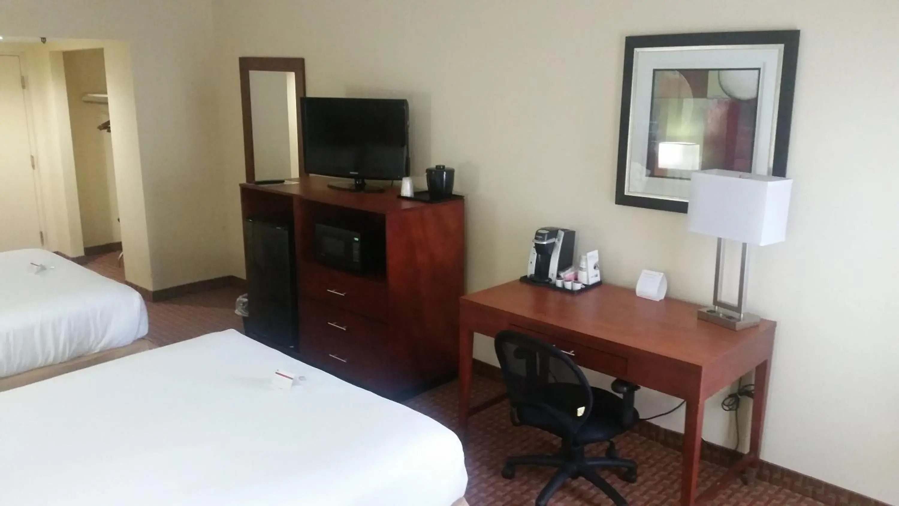 Queen Room with Two Queen Beds in Holiday Inn Express Harrisburg SW - Mechanicsburg by IHG Queen Room with Two Queen Beds in Holiday Inn Express Harrisburg SW - Mechanicsburg by IHG
