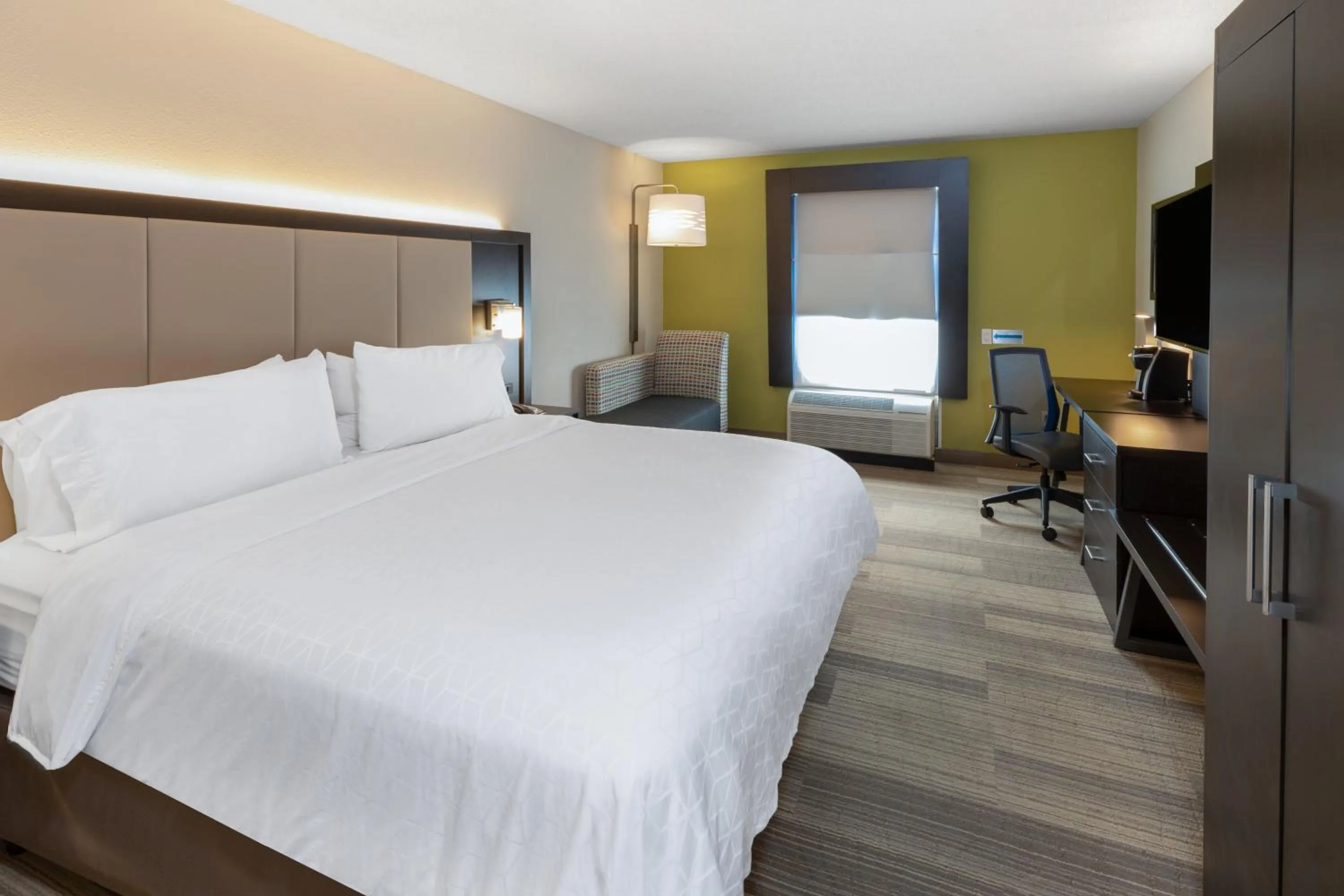 Photo of the whole room, Bed in Holiday Inn Express Minden by IHG
