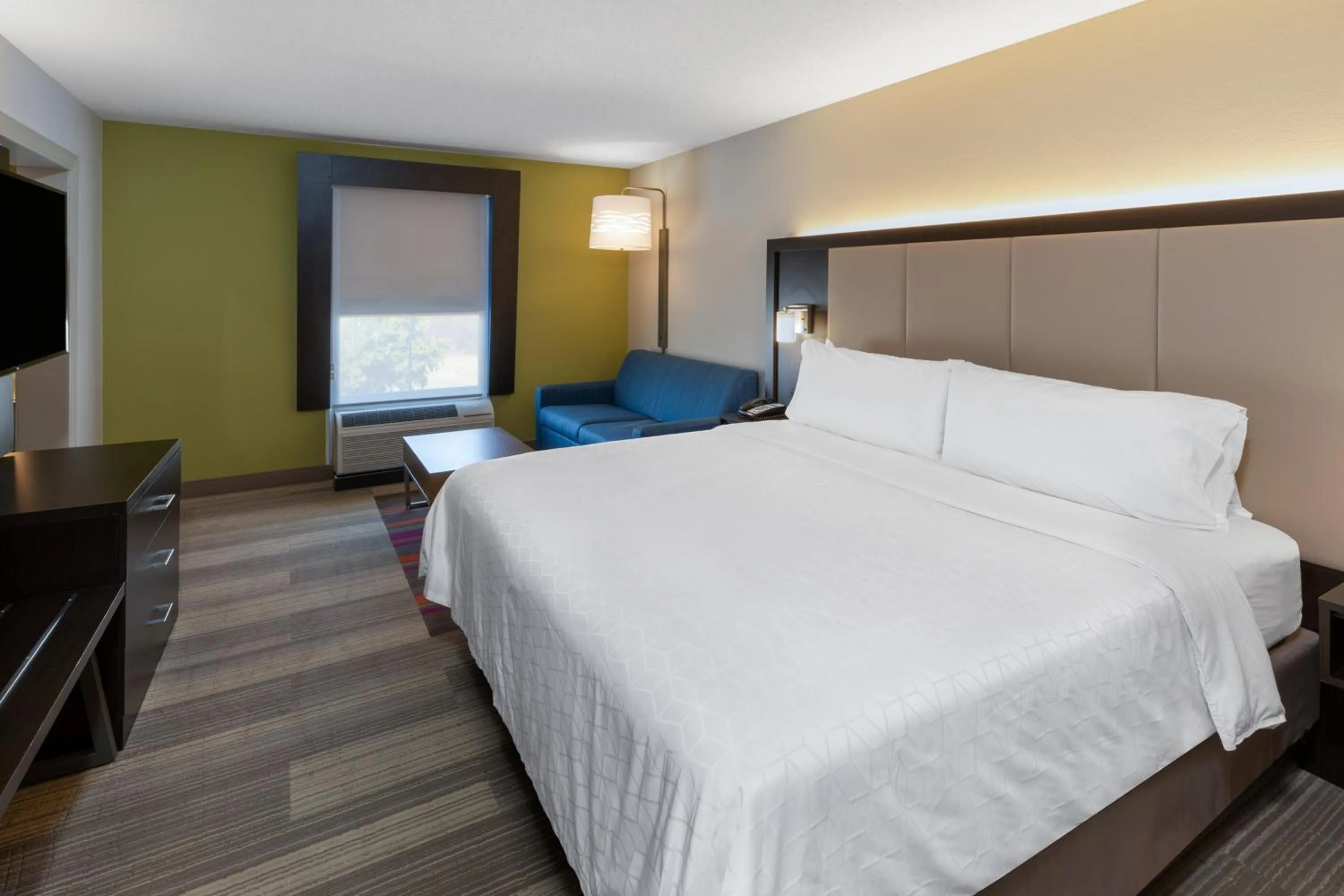 Photo of the whole room, Bed in Holiday Inn Express Minden by IHG