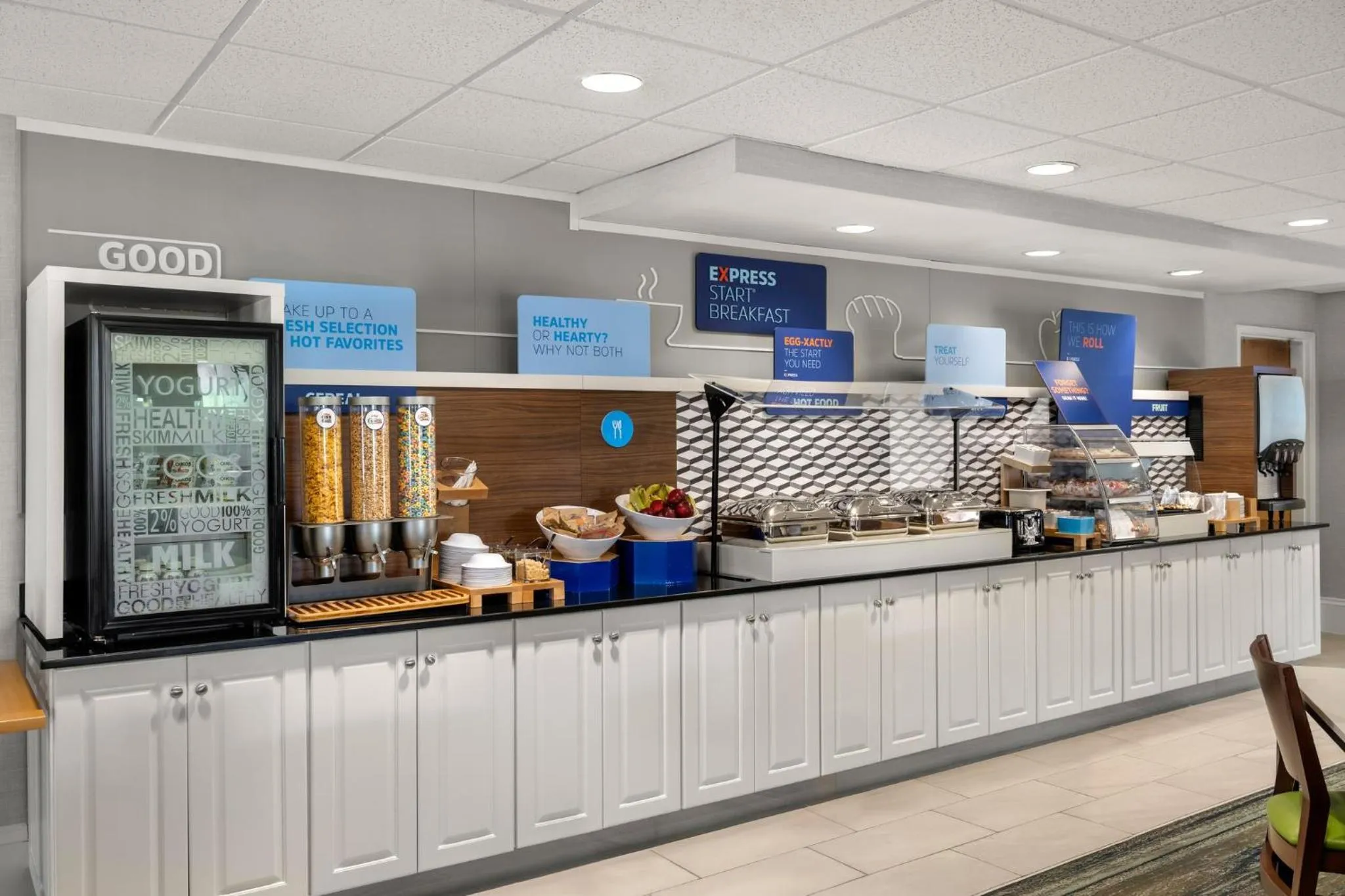 Breakfast in Holiday Inn Express & Suites New Buffalo, MI by IHG