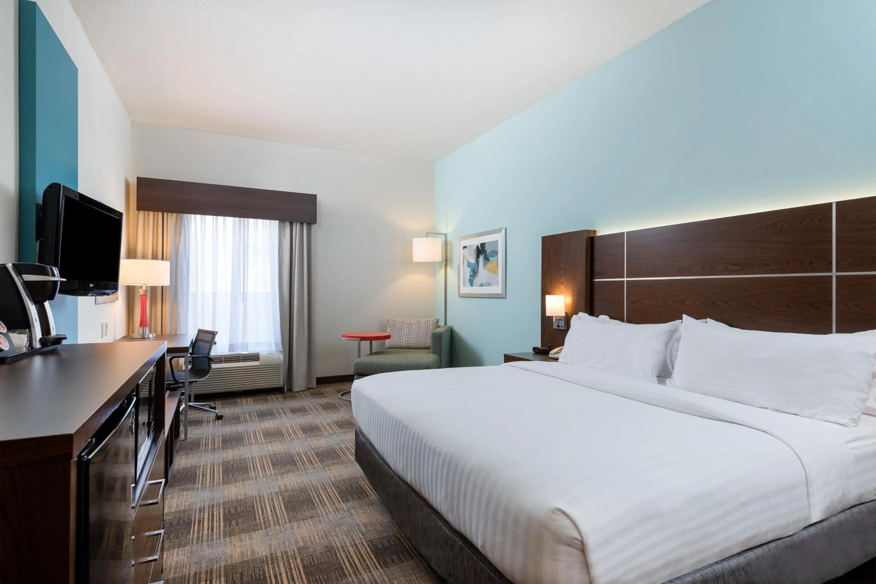 Photo of the whole room, Bed in Holiday Inn Express & Suites - Grenada by IHG