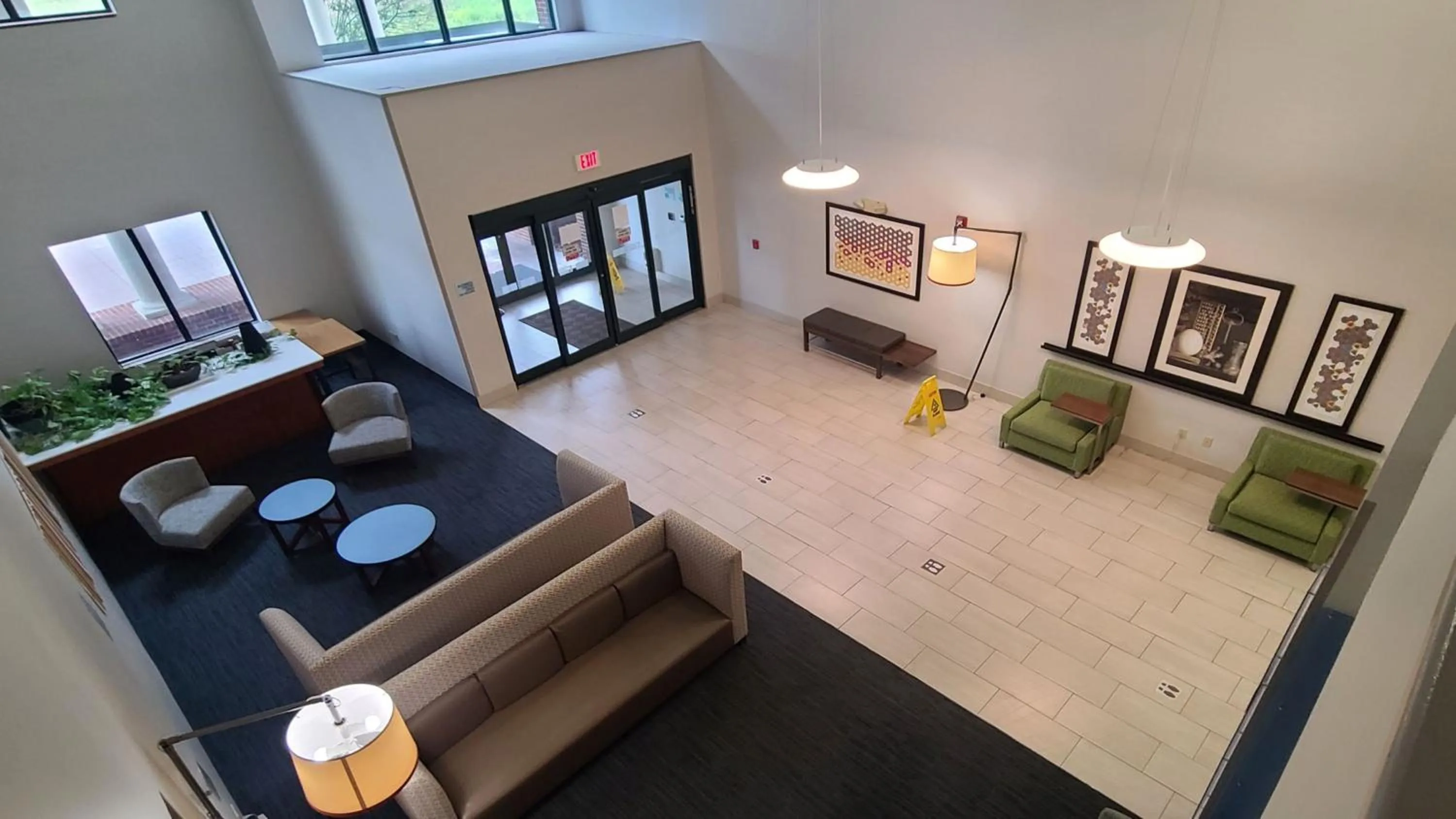 Lobby or reception in Holiday Inn Express Lordstown-Newton Falls/Warren by IHG