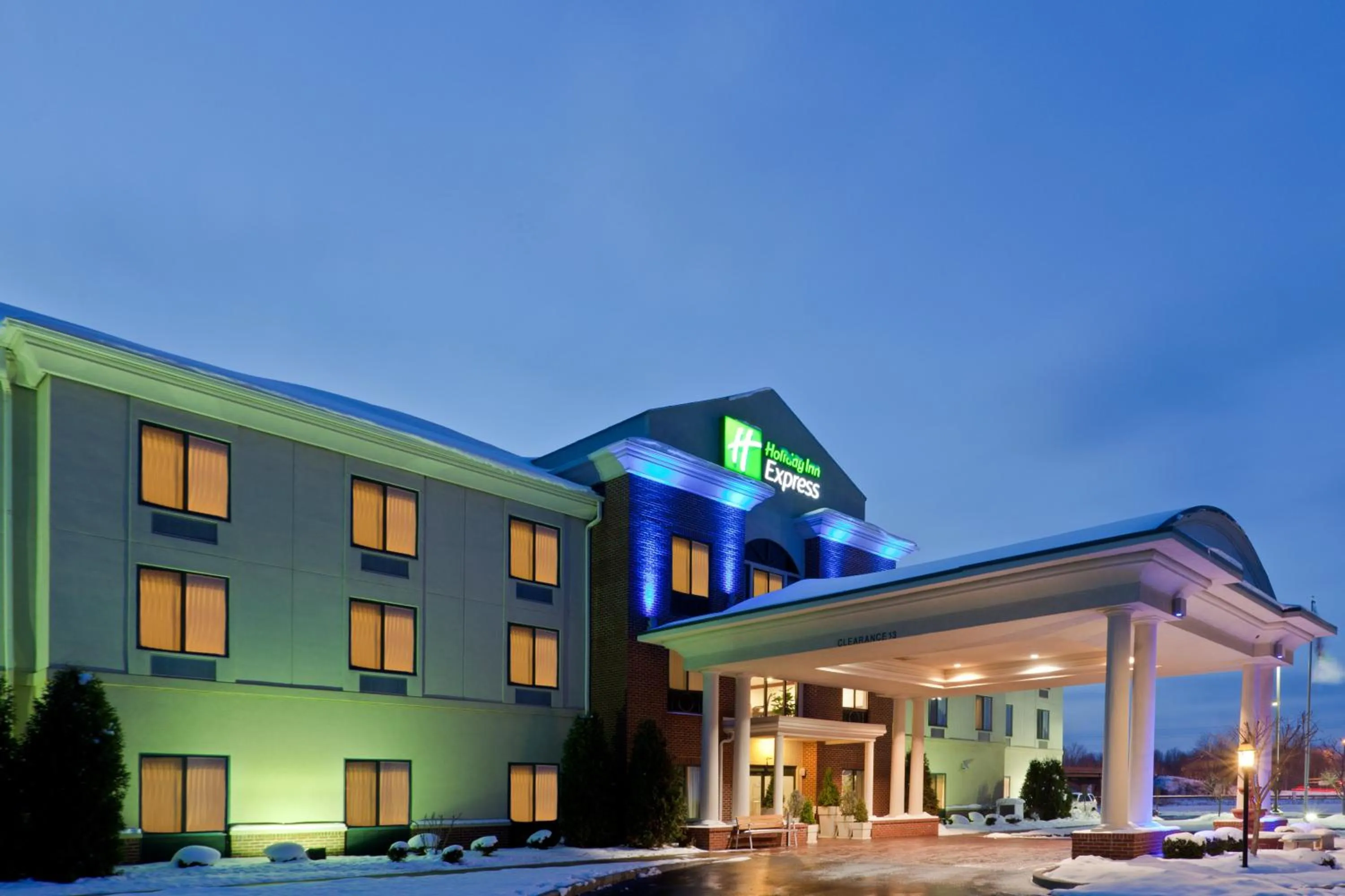Property building in Holiday Inn Express Lordstown-Newton Falls/Warren by IHG