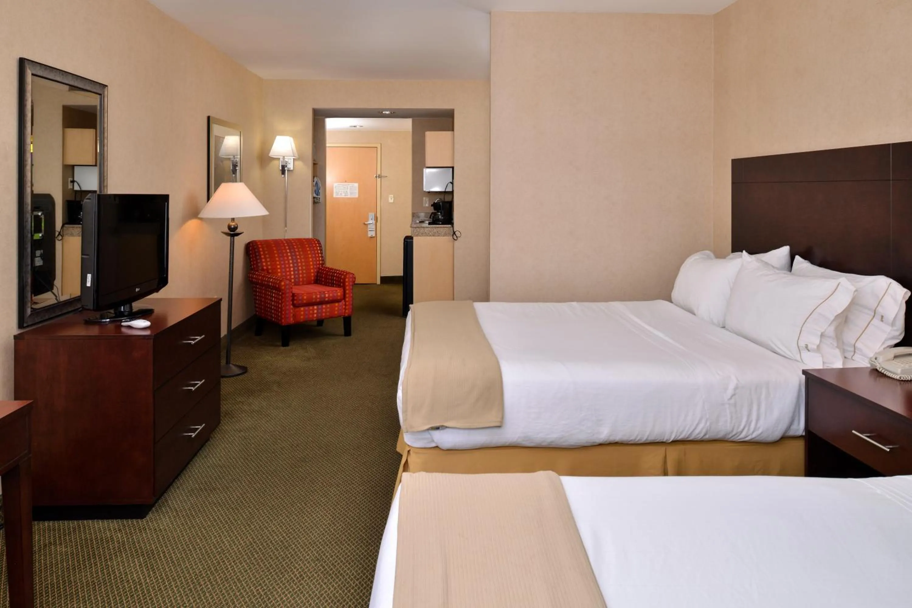 Photo of the whole room, Bed in Holiday Inn Express & Suites - Ocean City by IHG