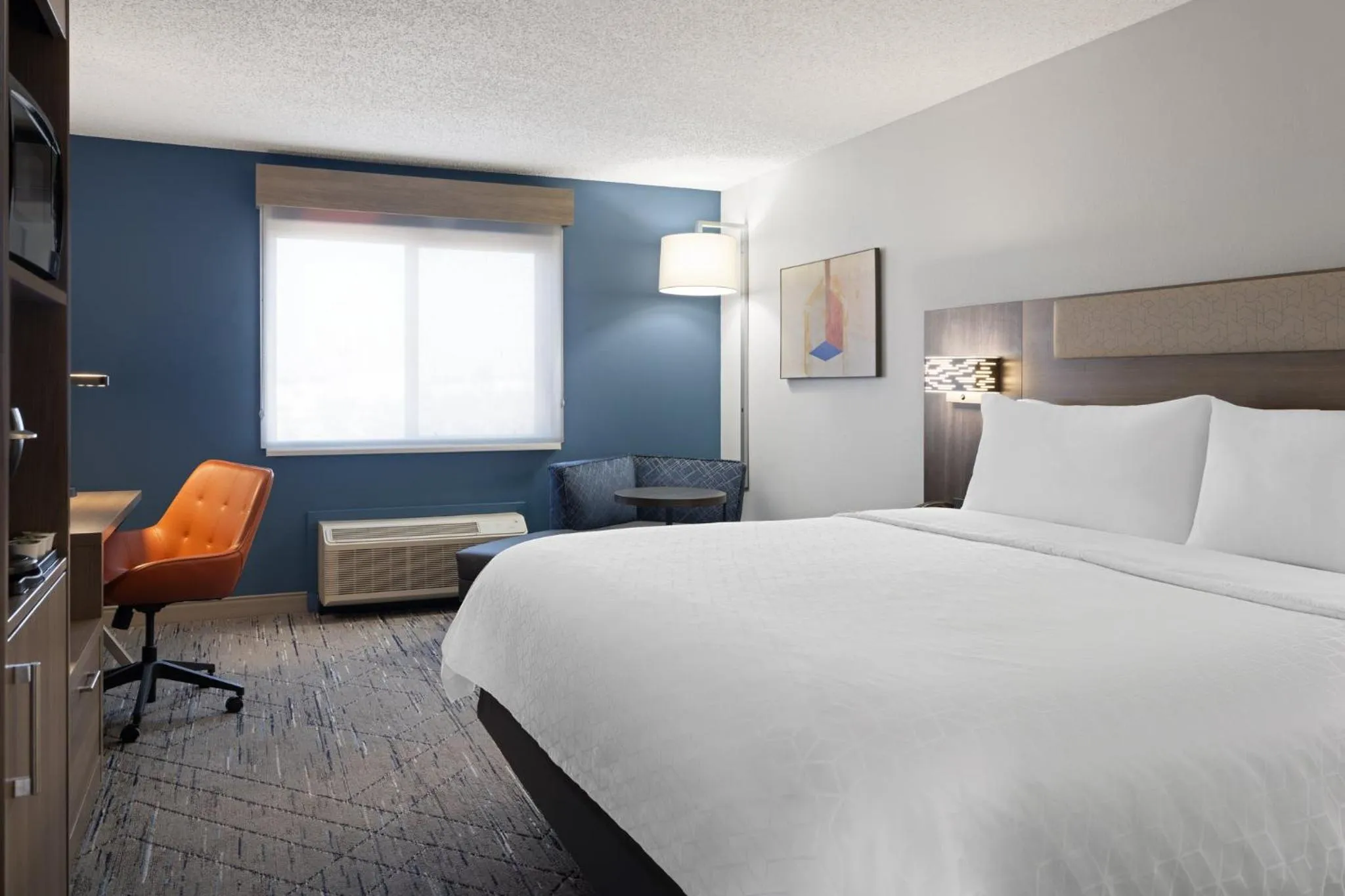 Photo of the whole room, Bed in Holiday Inn Express & Suites Midwest City by IHG