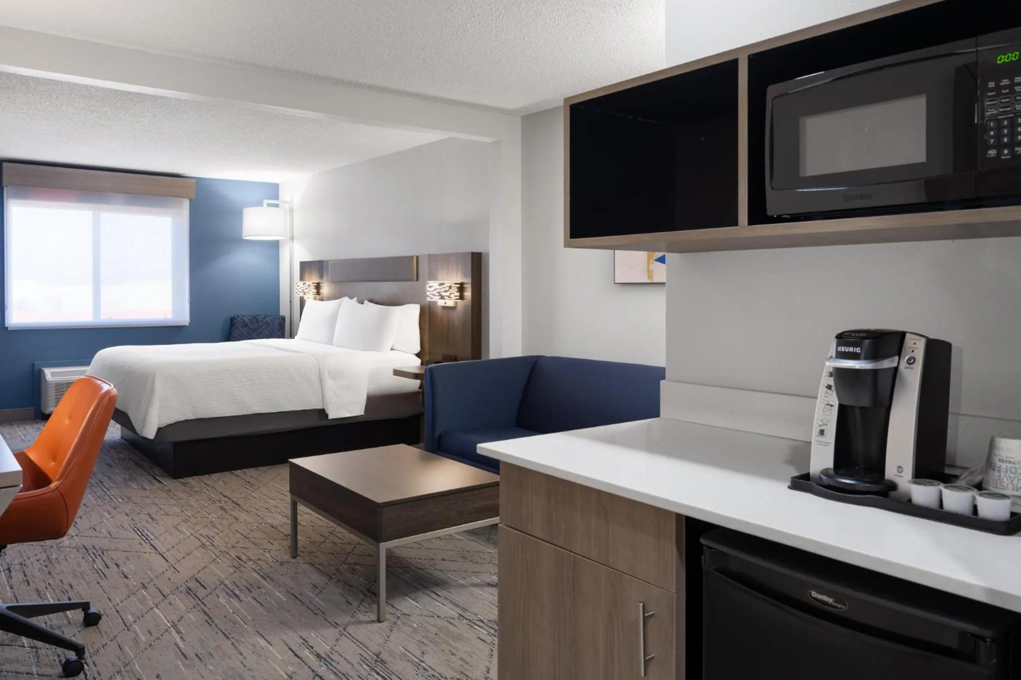 Bedroom, Bed in Holiday Inn Express & Suites Midwest City by IHG