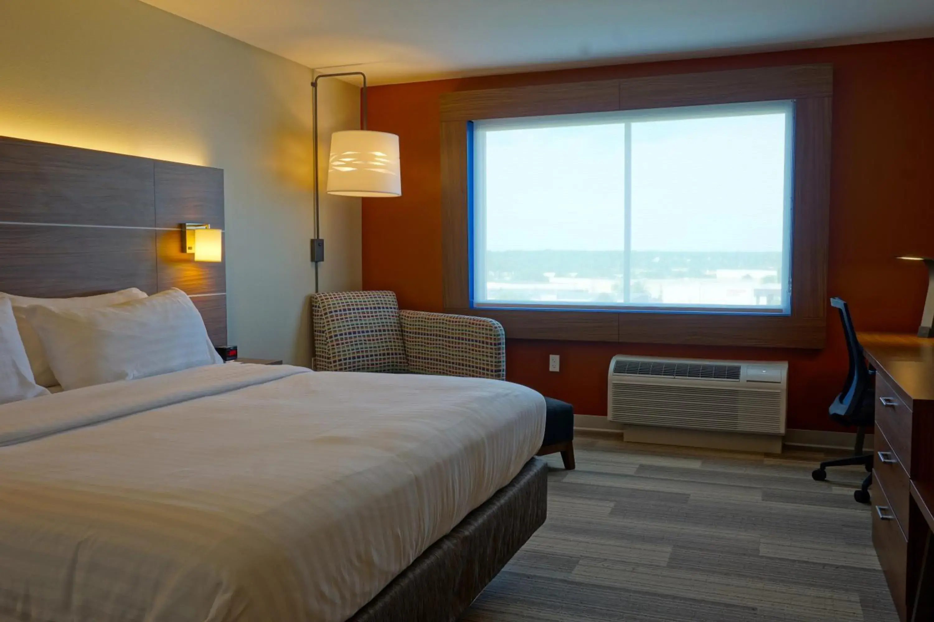 King Room - Mobility Access/Hearing Accessible in Holiday Inn Express & Suites Omaha - Millard Area by IHG King Room - Mobility Access/Hearing Accessible in Holiday Inn Express & Suites Omaha - Millard Area by IHG