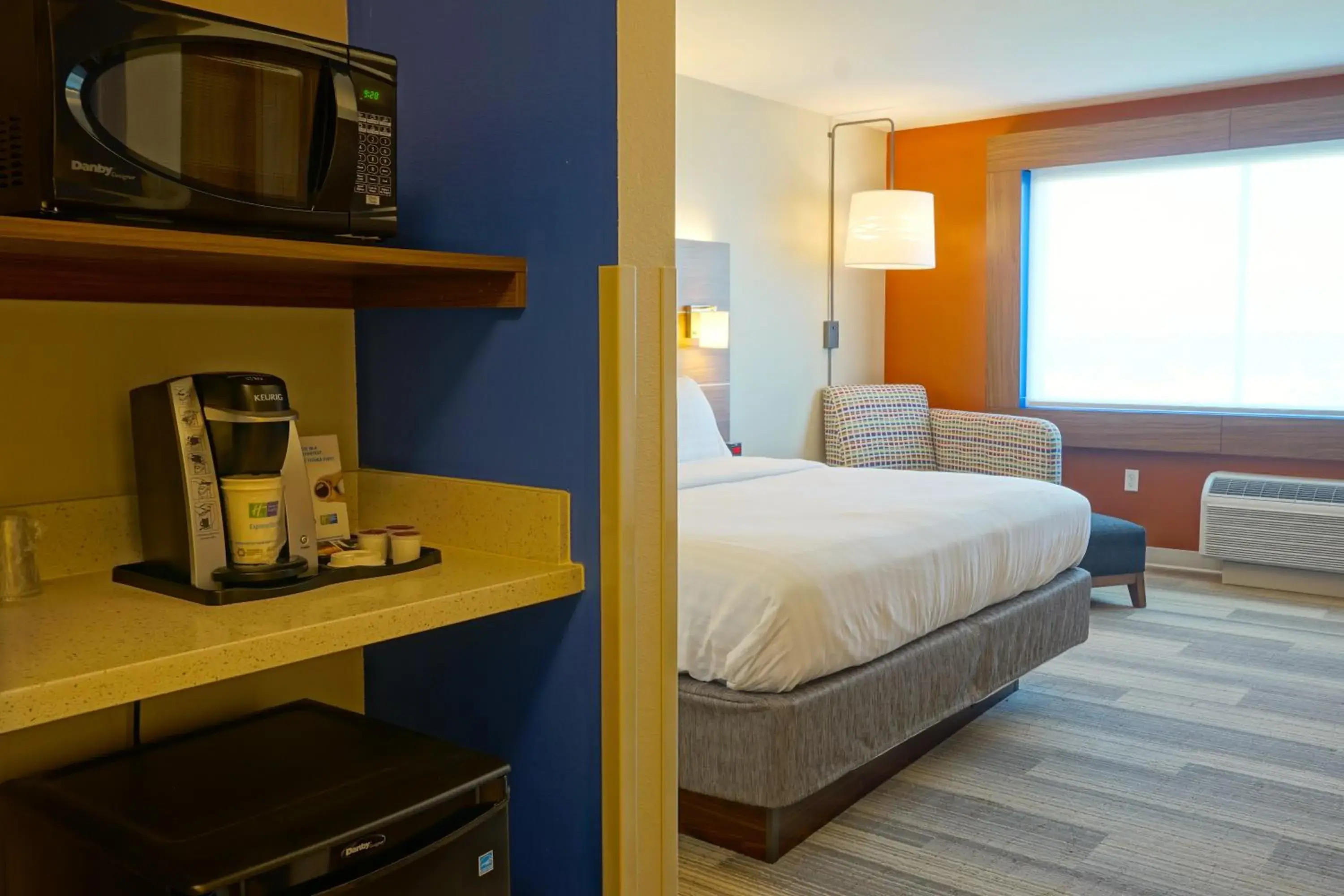 Standard King Room in Holiday Inn Express & Suites Omaha - Millard Area by IHG Standard King Room in Holiday Inn Express & Suites Omaha - Millard Area by IHG