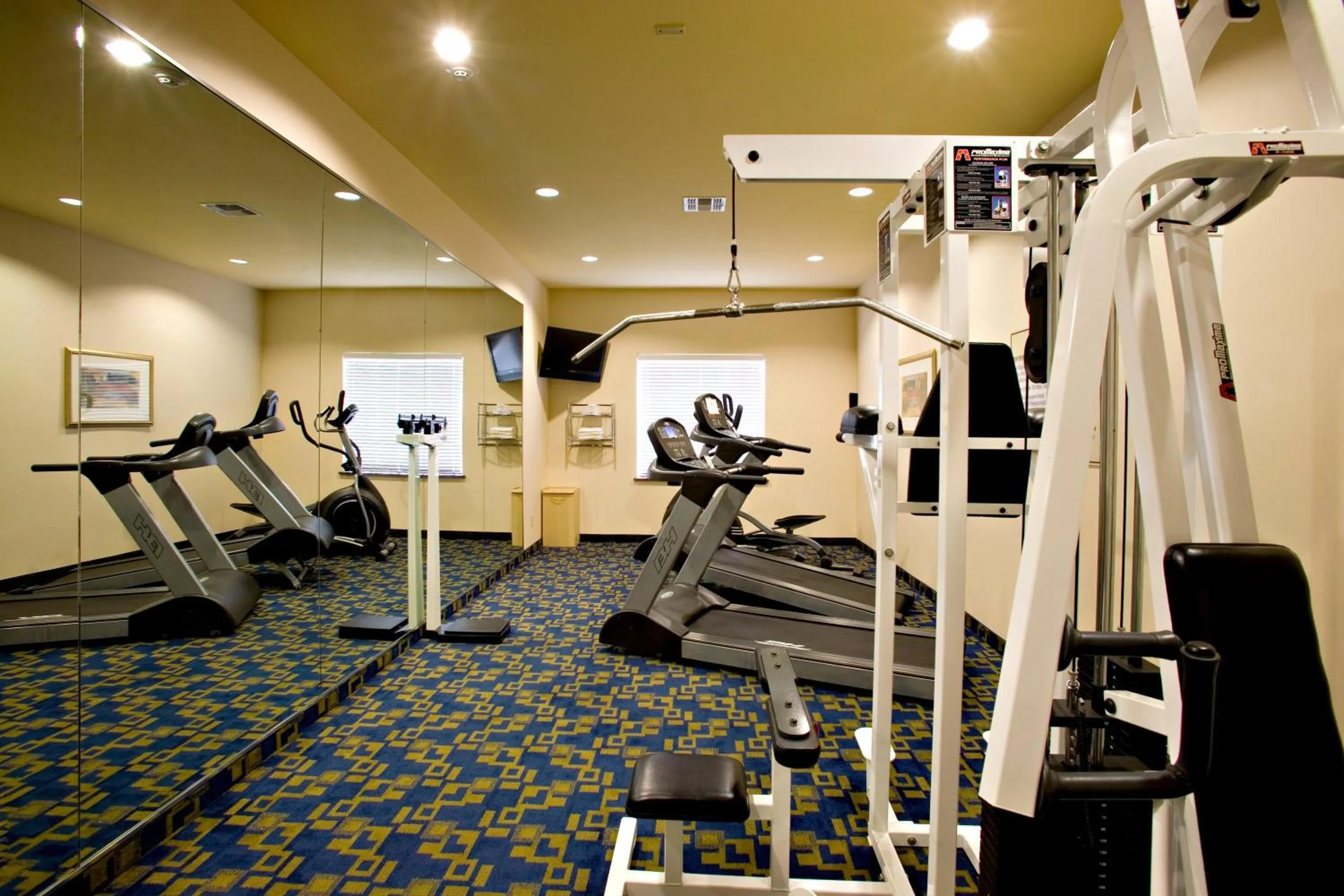 Fitness centre/facilities in Holiday Inn Express & Suites - Jourdanton-Pleasanton by IHG