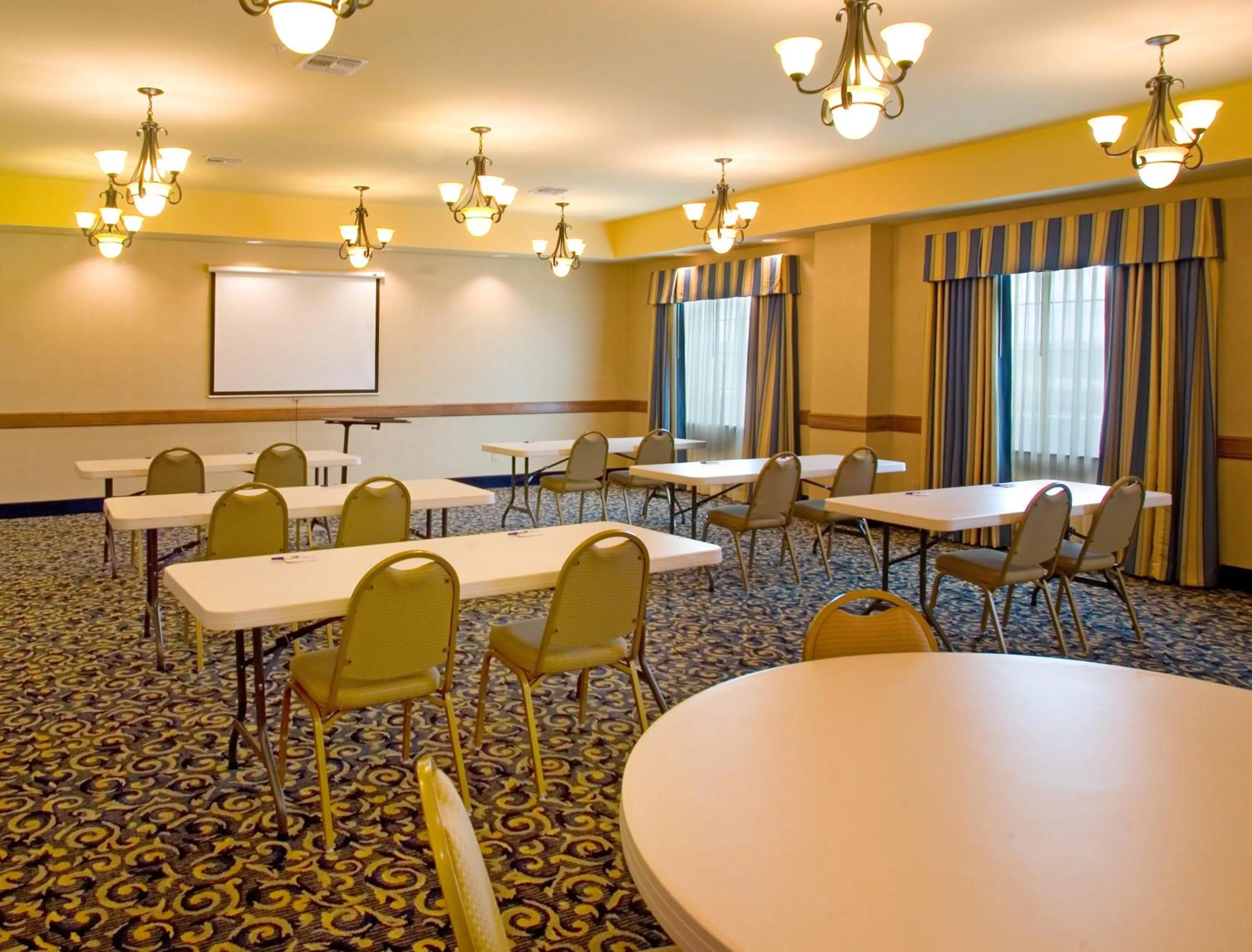 Meeting/conference room in Holiday Inn Express & Suites - Jourdanton-Pleasanton by IHG