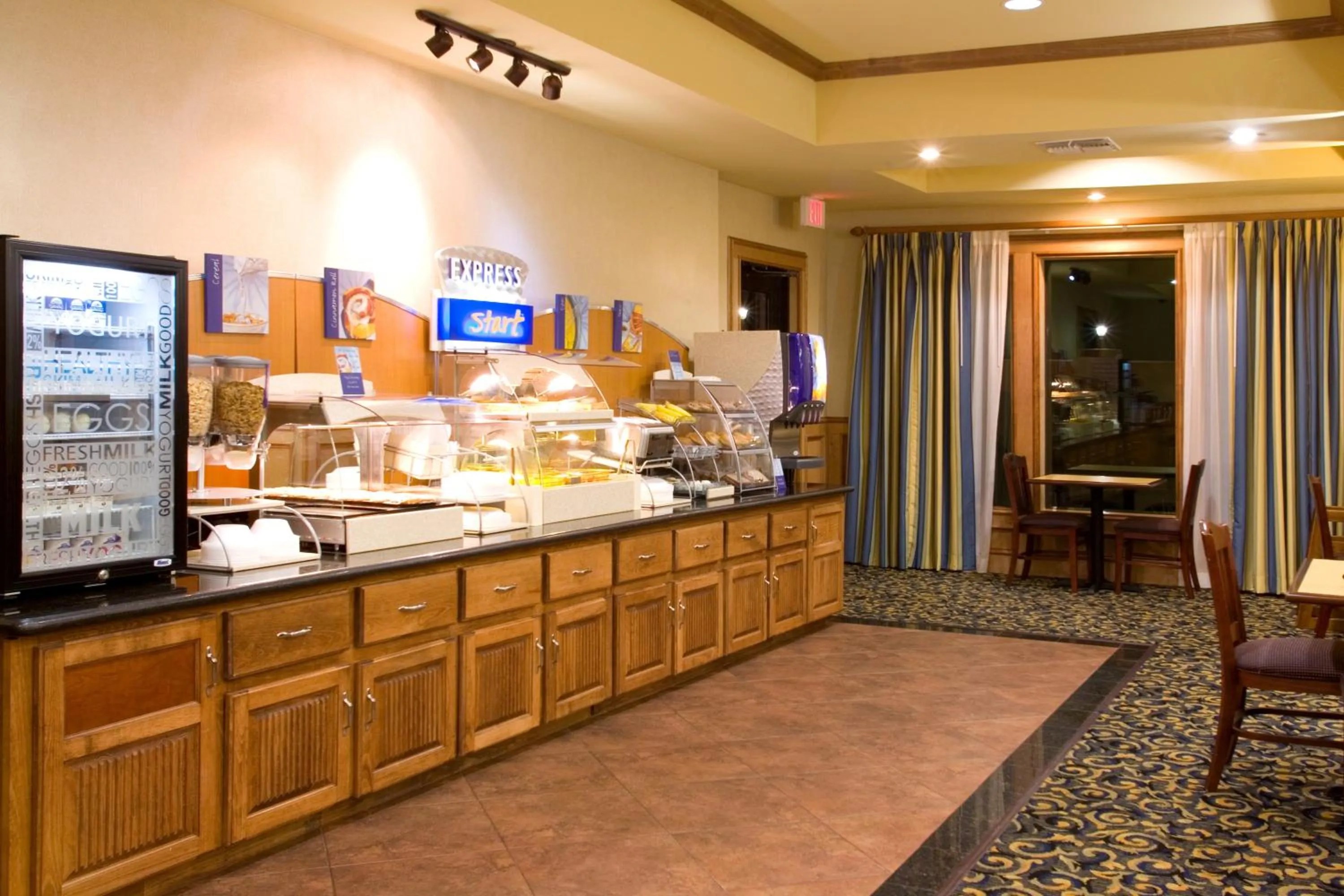 Breakfast in Holiday Inn Express & Suites - Jourdanton-Pleasanton by IHG