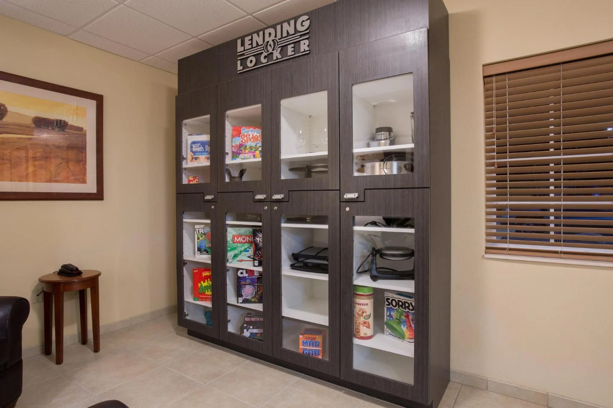 Decorative detail in Candlewood Suites - Peoria at Grand Prairie by IHG