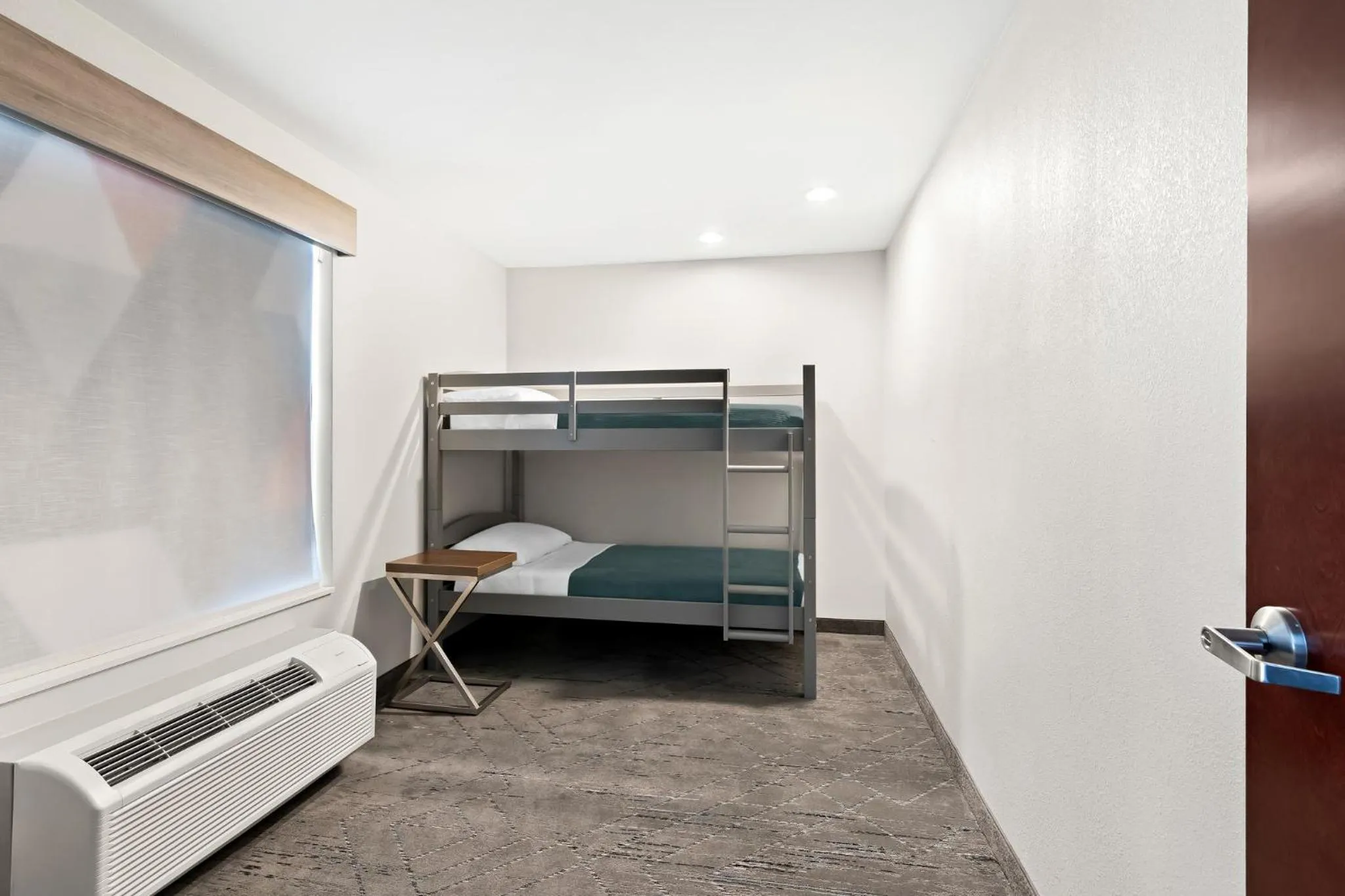 Photo of the whole room, Bed in Holiday Inn Express & Suites Perry by IHG