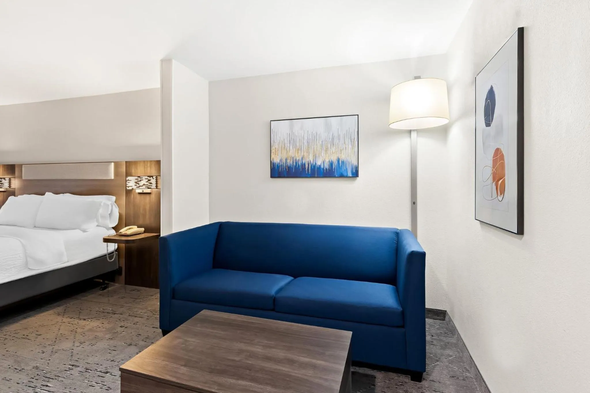 Photo of the whole room, Bed in Holiday Inn Express & Suites Perry by IHG