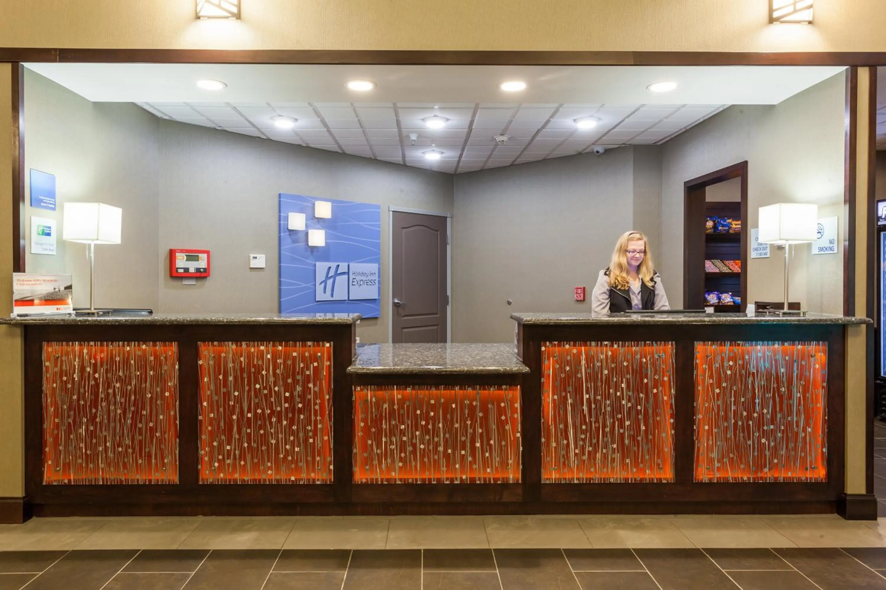 Lobby or reception in Holiday Inn Express & Suites Rapid City by IHG