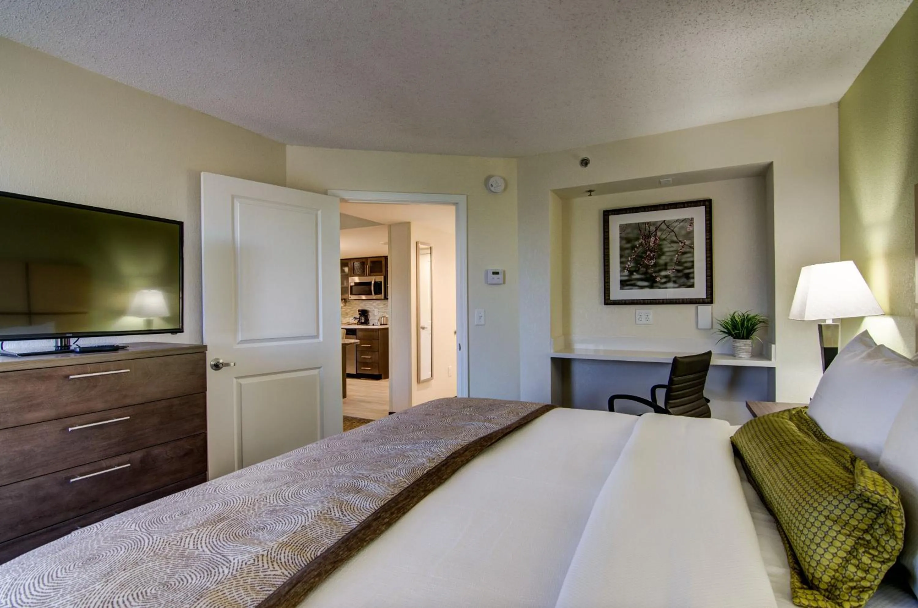 Photo of the whole room, Bed in Candlewood Suites Richmond - West Broad by IHG