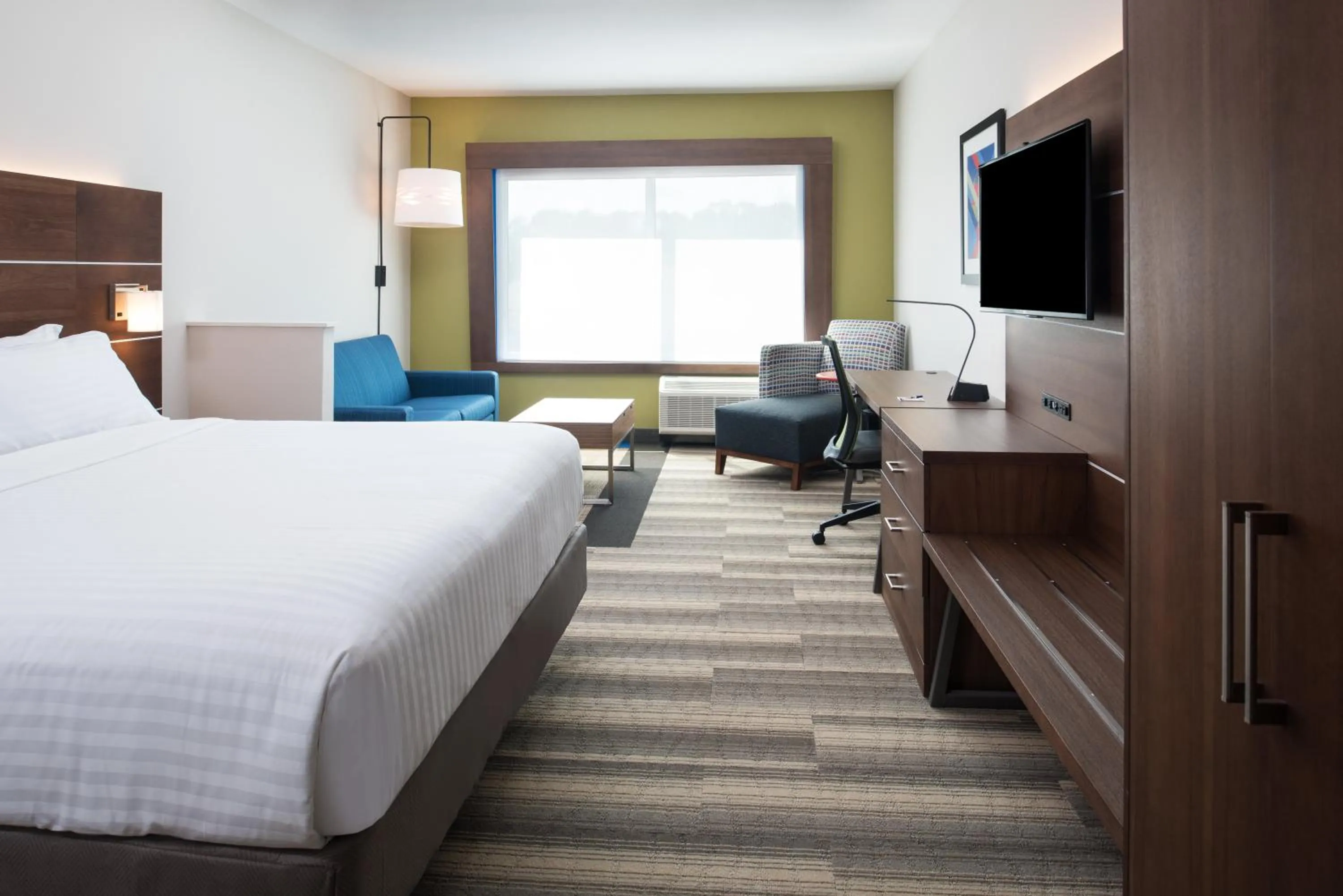 Photo of the whole room, Bed in Holiday Inn Express & Suites Ruston by IHG