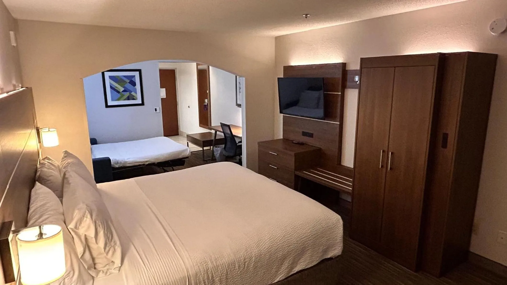 Photo of the whole room, Bed in Holiday Inn Express & Suites Reidsville by IHG