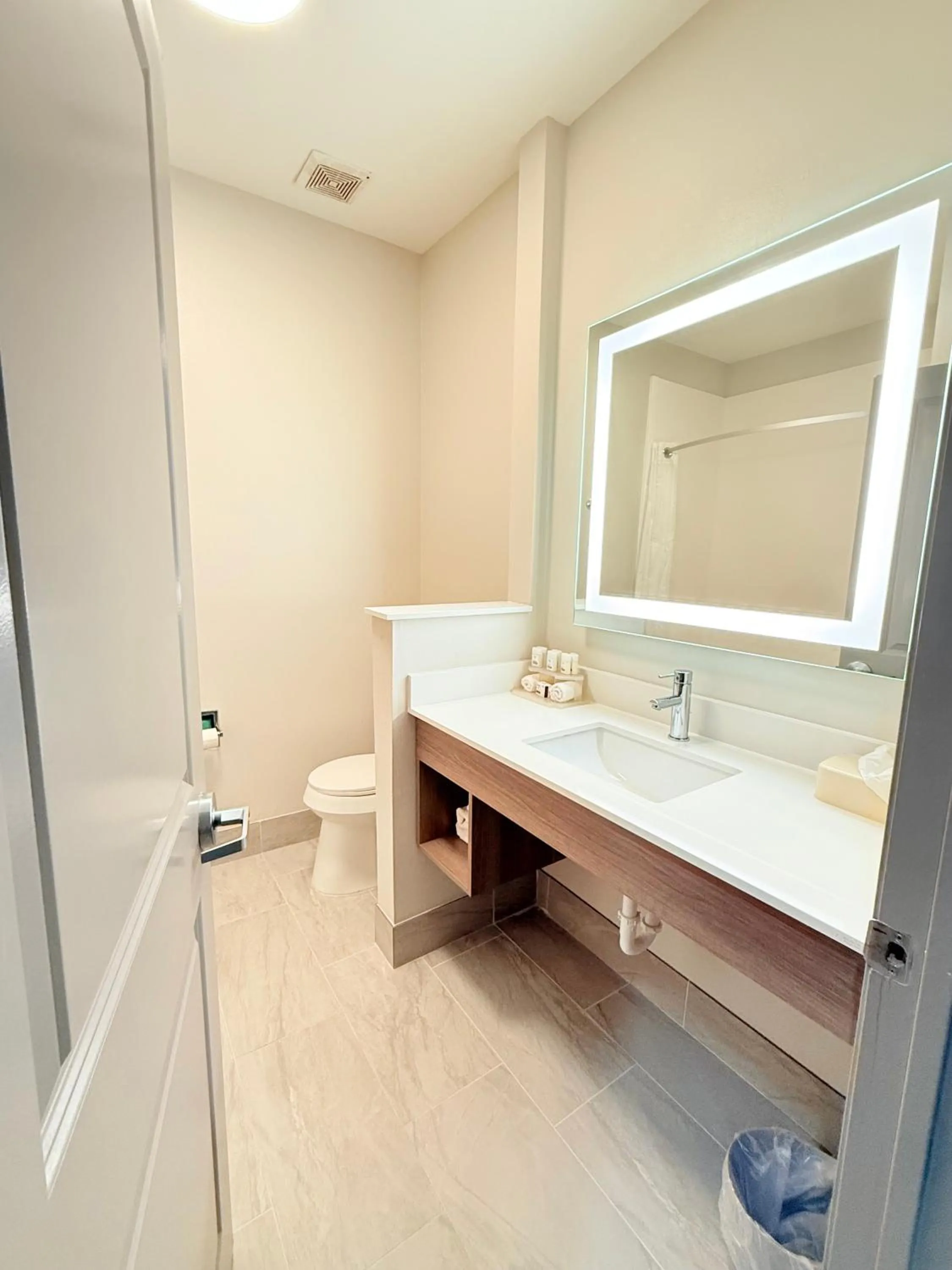 Holiday Inn Express Kenedy by IHG