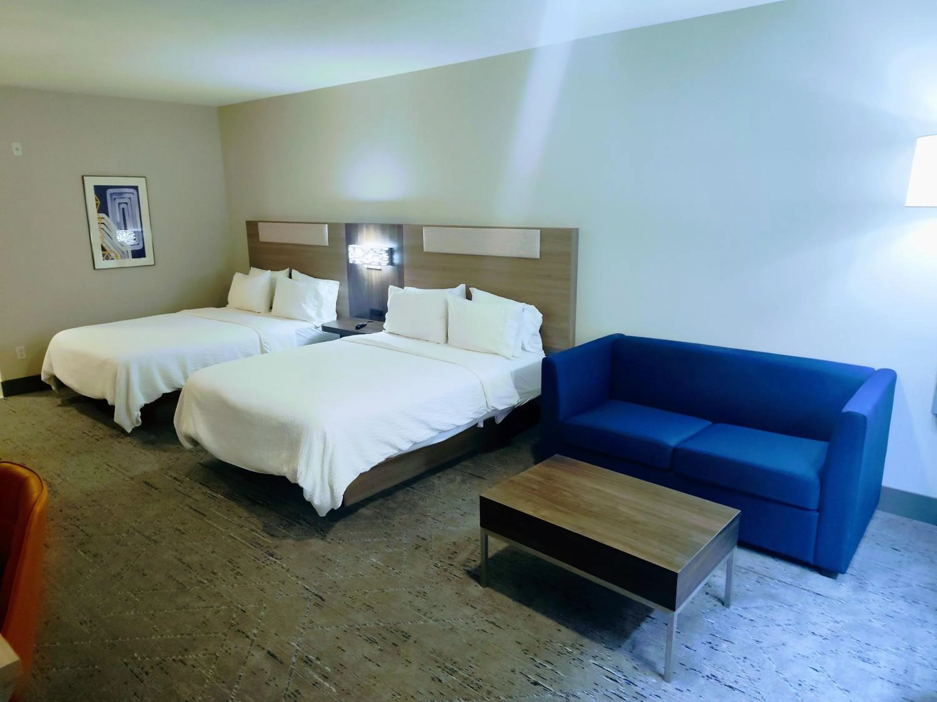 Bed in Holiday Inn Express Kenedy by IHG