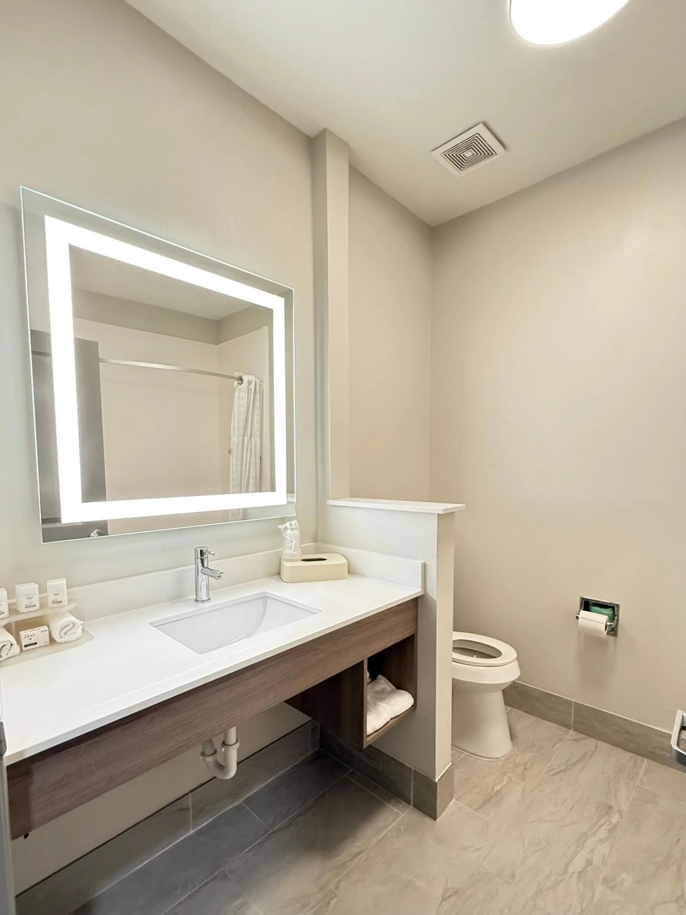 Holiday Inn Express Kenedy by IHG