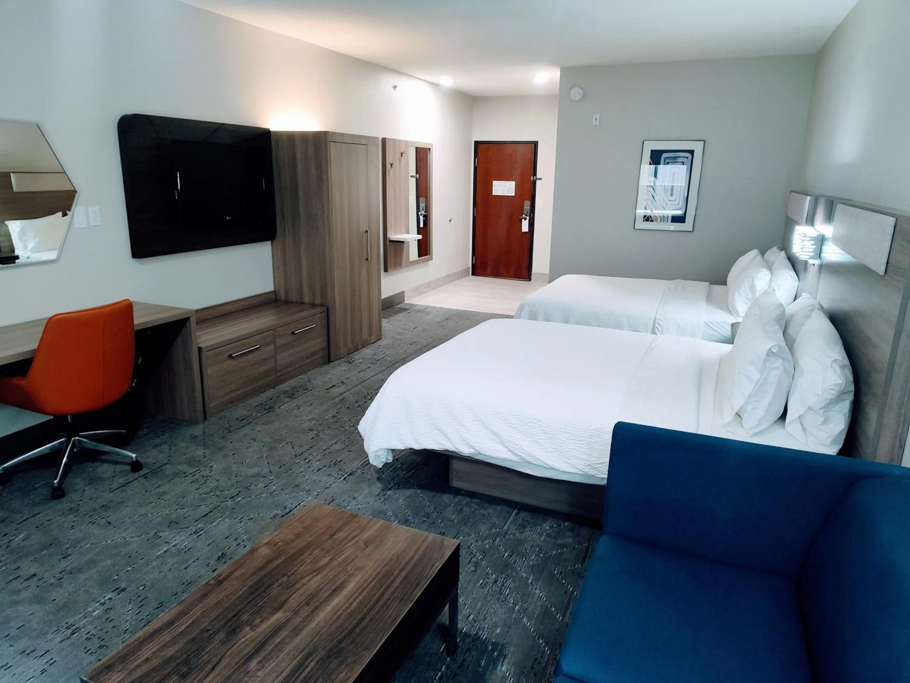 Bed in Holiday Inn Express Kenedy by IHG