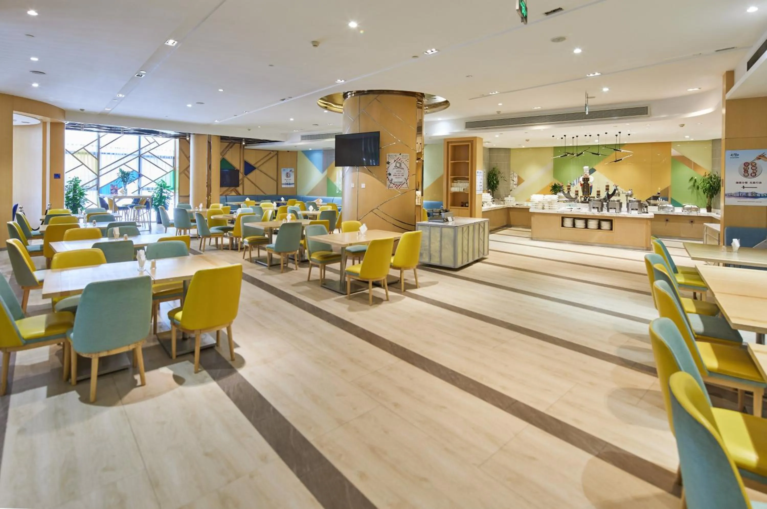 Restaurant/places to eat in Holiday Inn Express Shanghai Zhenping by IHG