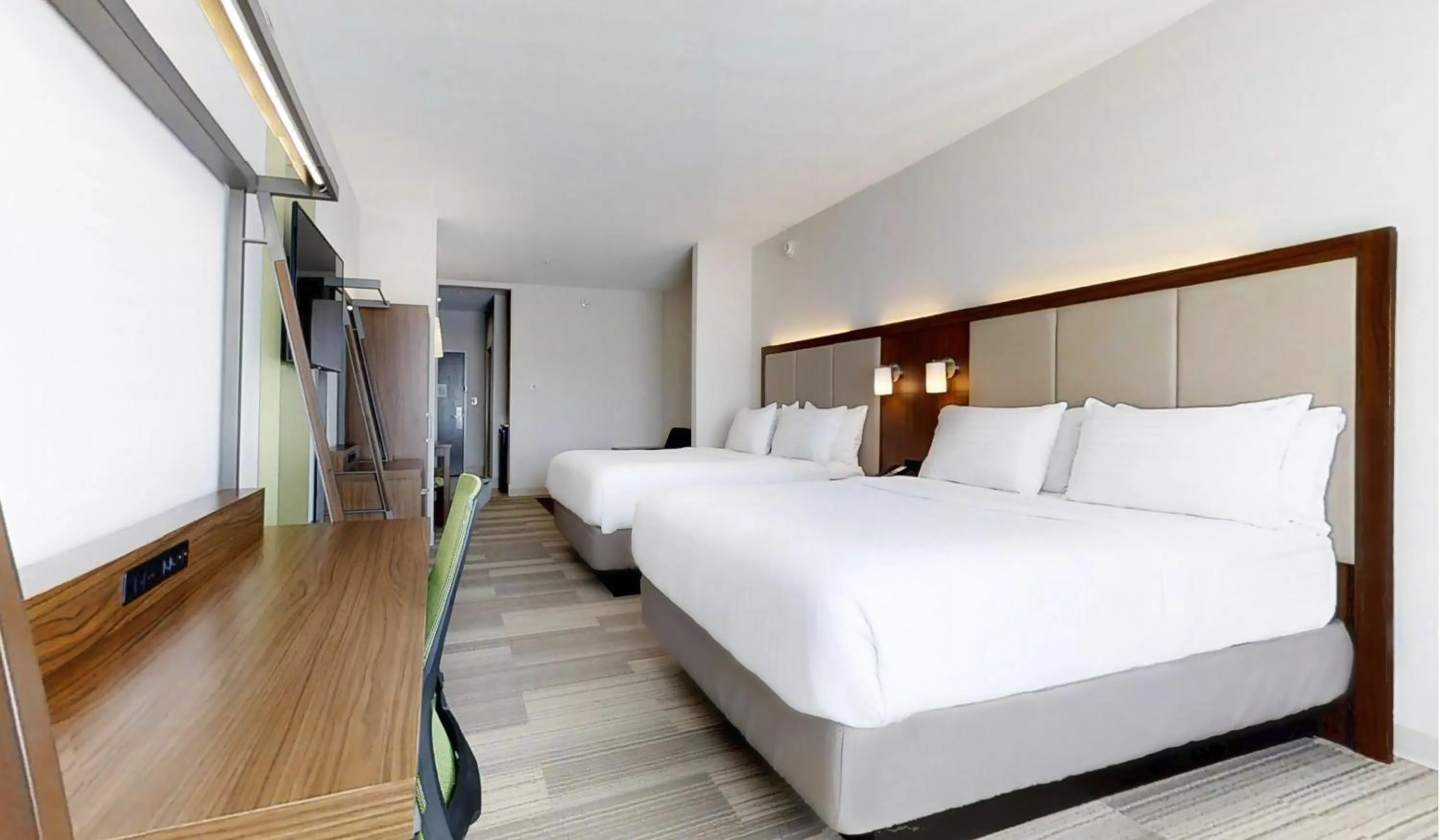 Photo of the whole room, Bed in Holiday Inn Express Slidell by IHG