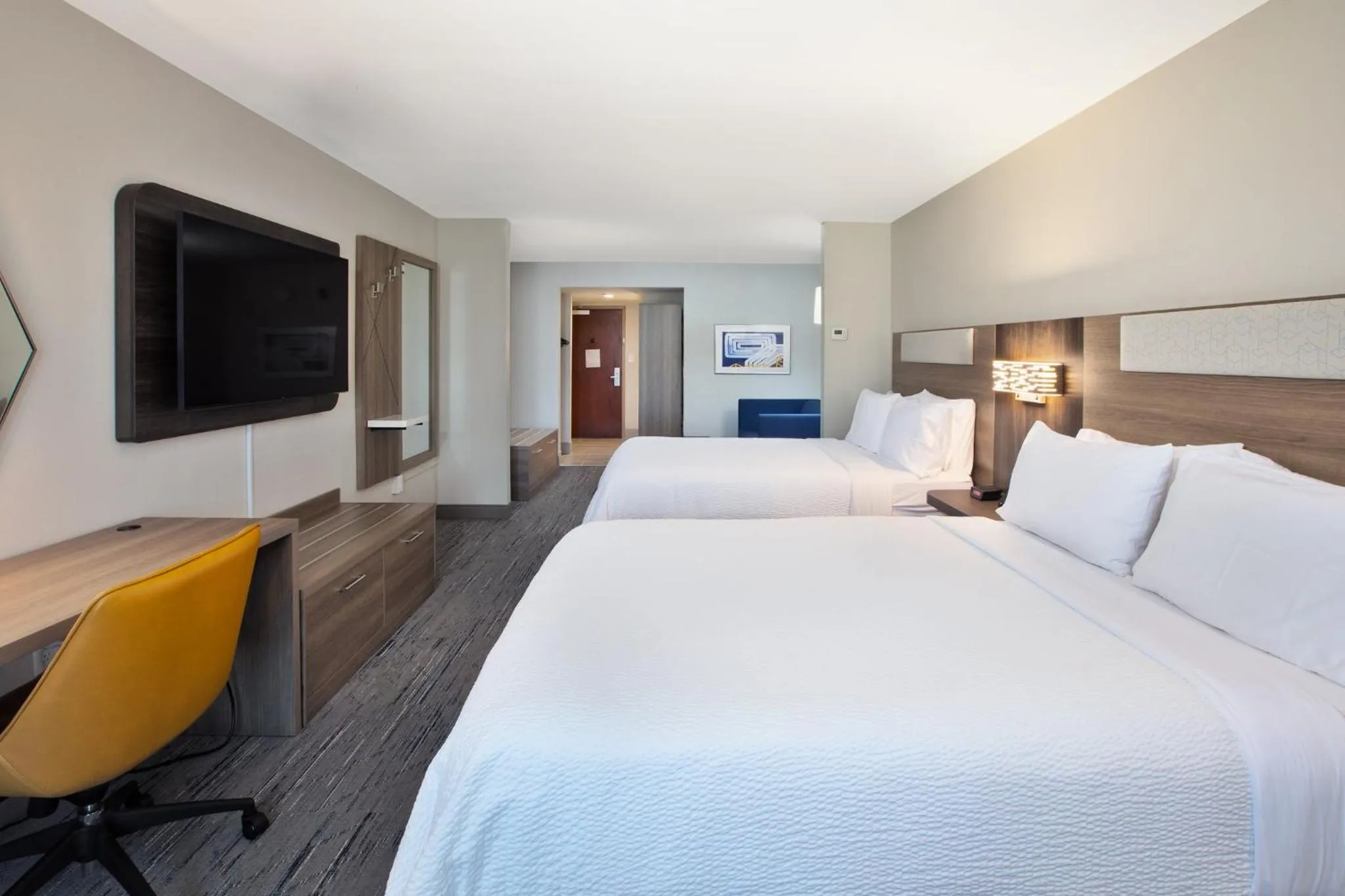 Photo of the whole room, Bed in Holiday Inn Express & Suites I-26 & Us 29 At Westgate Mall by IHG