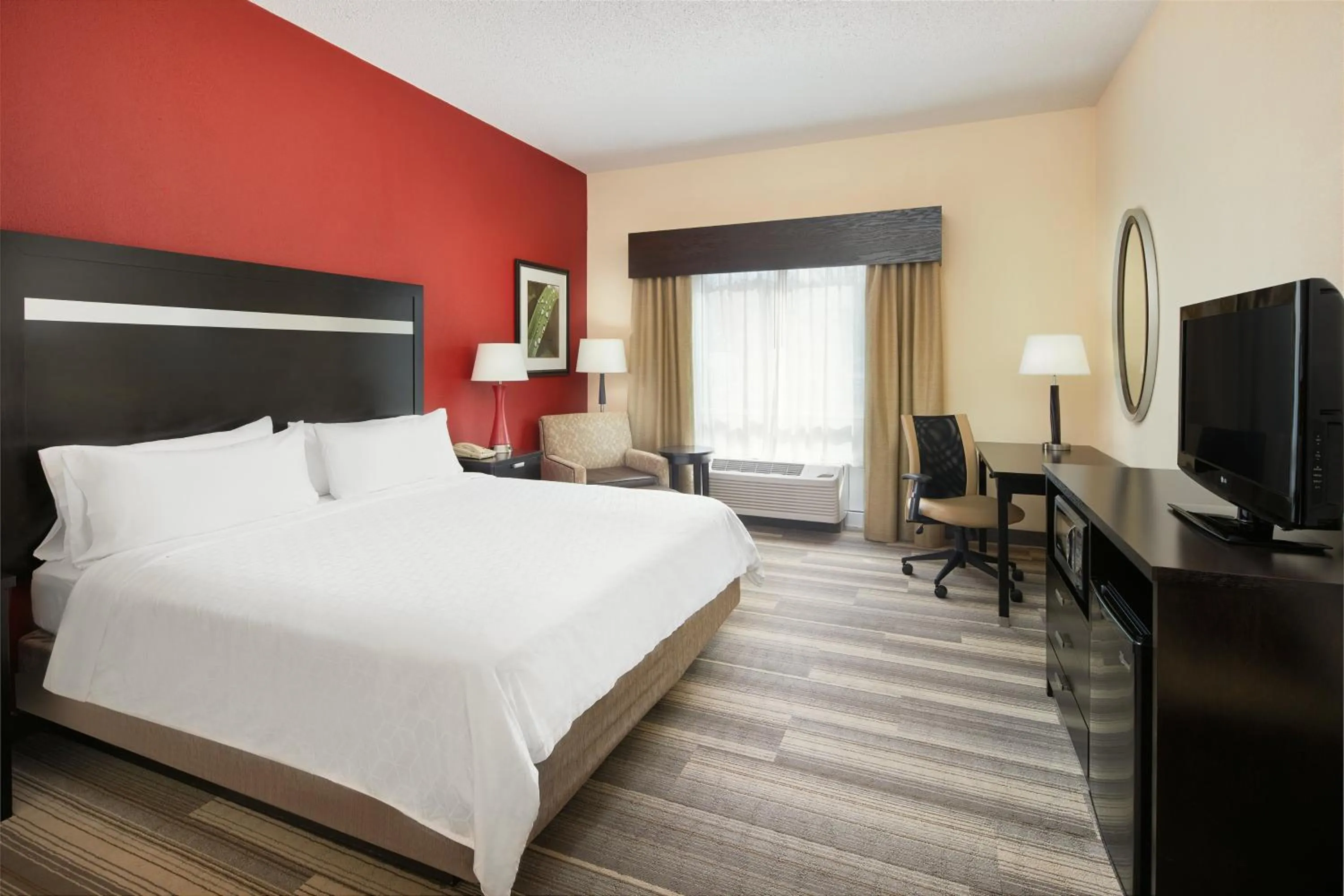 Photo of the whole room, Bed in Holiday Inn Express & Suites I-26 & Us 29 At Westgate Mall by IHG