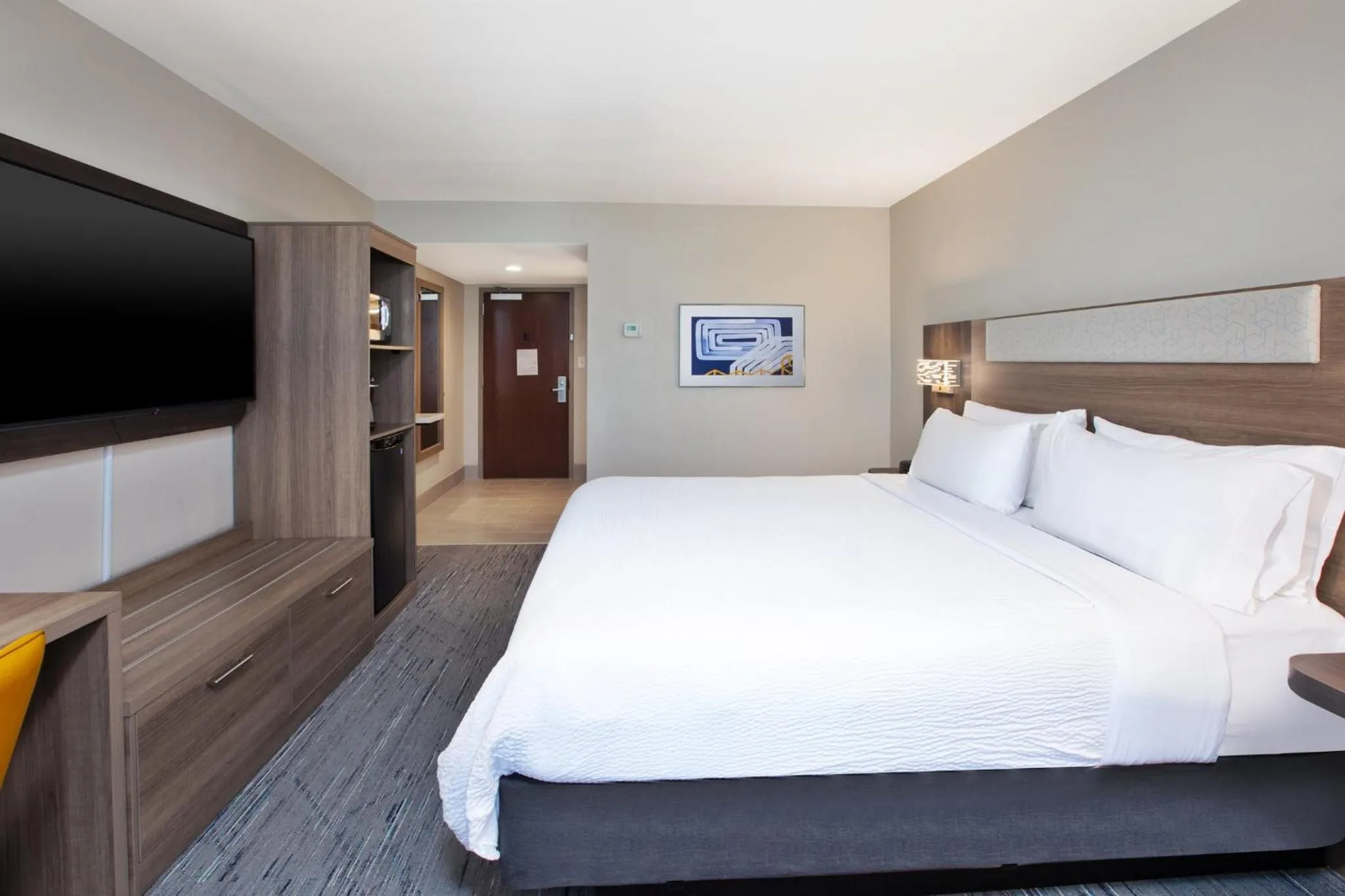 Photo of the whole room, Bed in Holiday Inn Express & Suites I-26 & Us 29 At Westgate Mall by IHG