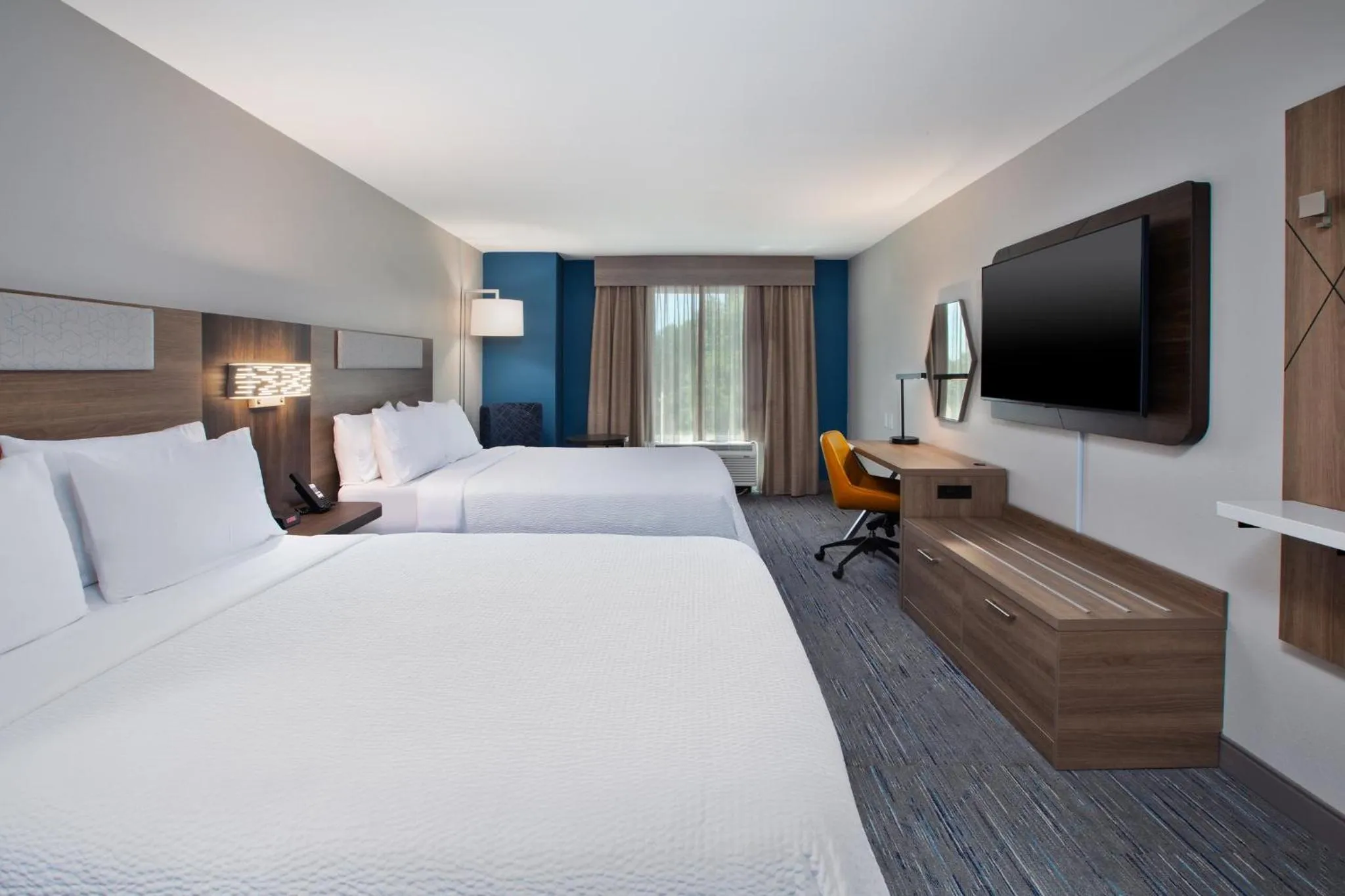 Photo of the whole room, Bed in Holiday Inn Express & Suites I-26 & Us 29 At Westgate Mall by IHG