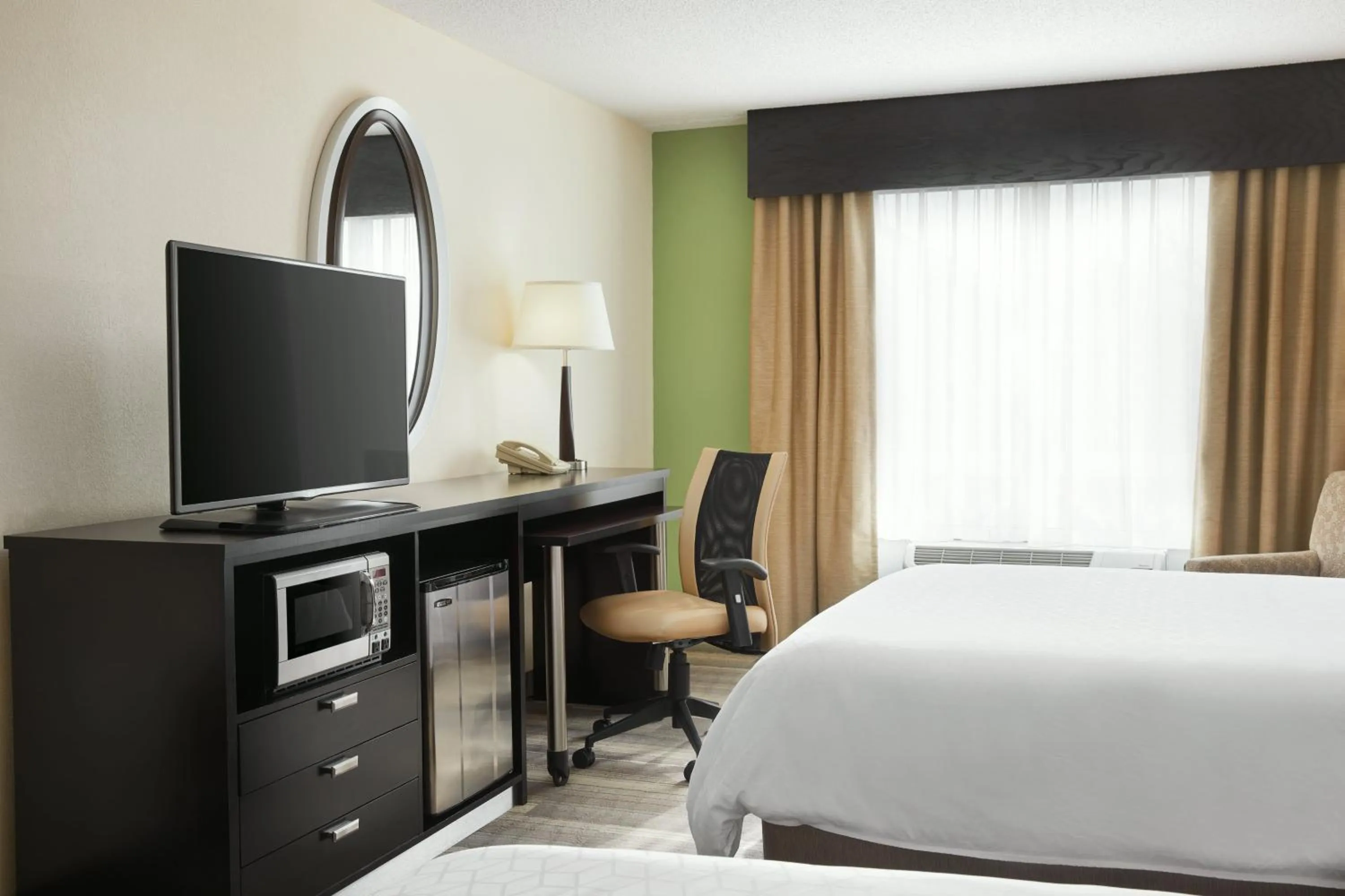 Photo of the whole room, Bed in Holiday Inn Express & Suites I-26 & Us 29 At Westgate Mall by IHG
