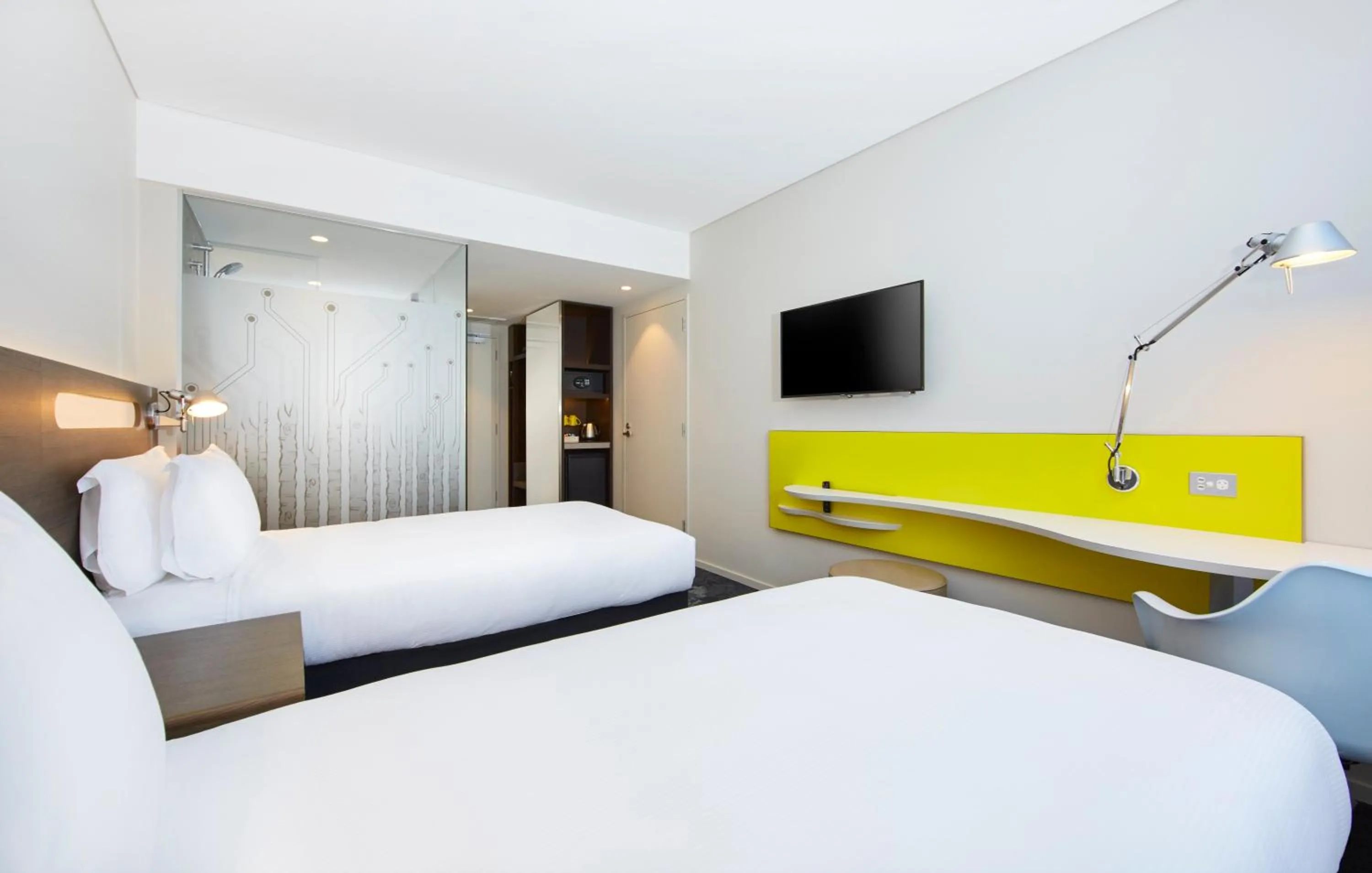 Photo of the whole room, Bed in Holiday Inn Express Sydney Macquarie Park by IHG