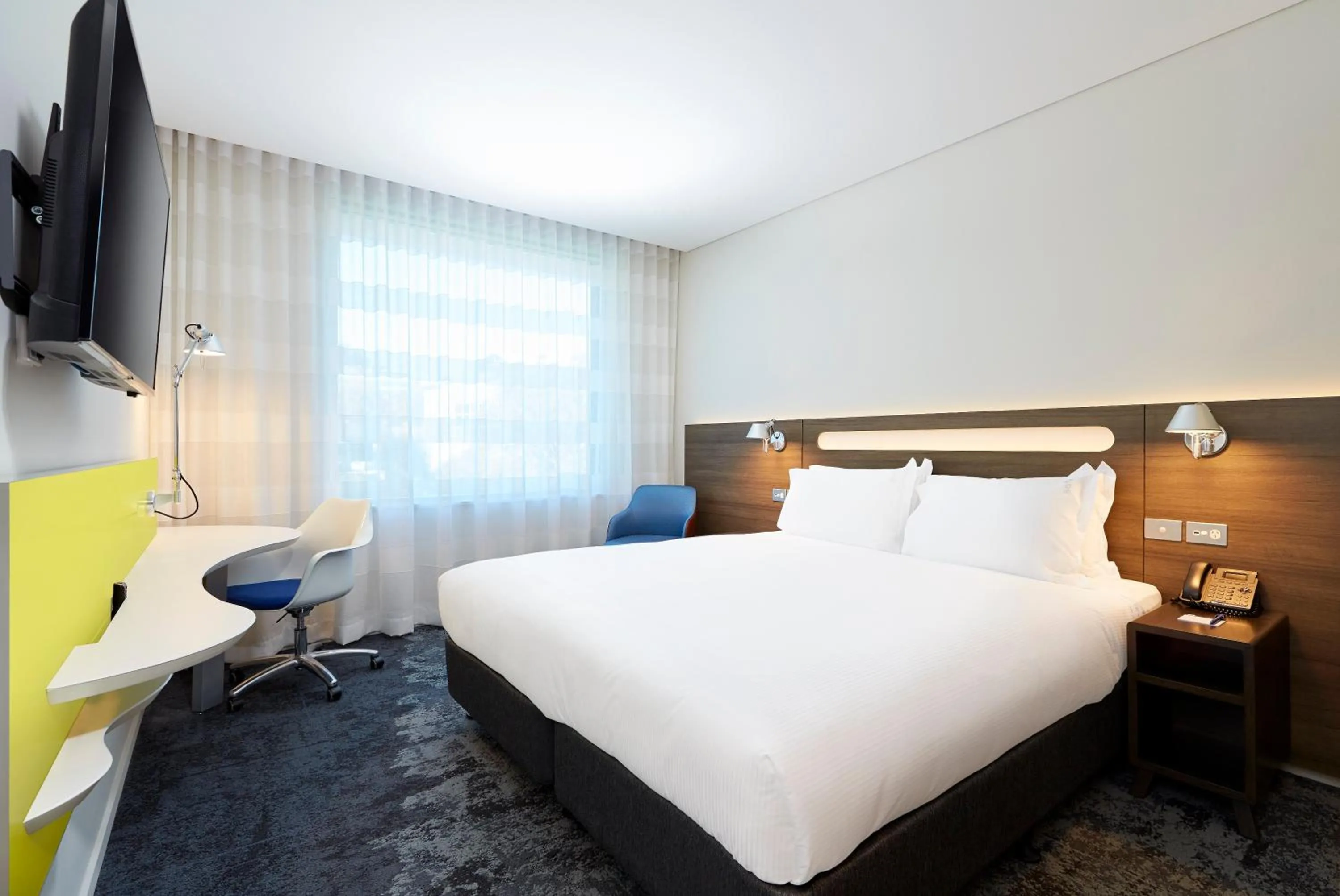 Photo of the whole room, Bed in Holiday Inn Express Sydney Macquarie Park by IHG