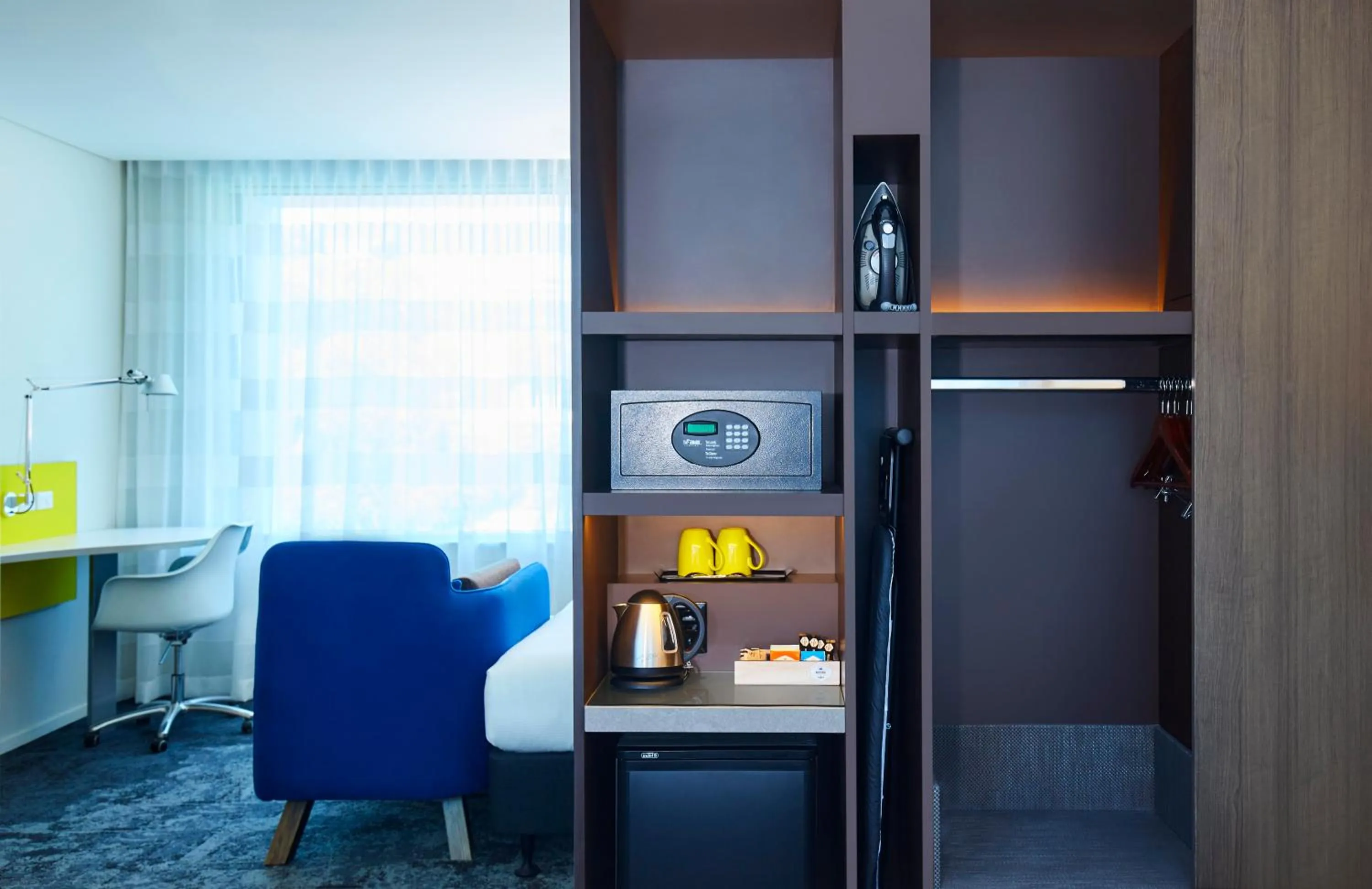 Photo of the whole room, Bed in Holiday Inn Express Sydney Macquarie Park by IHG