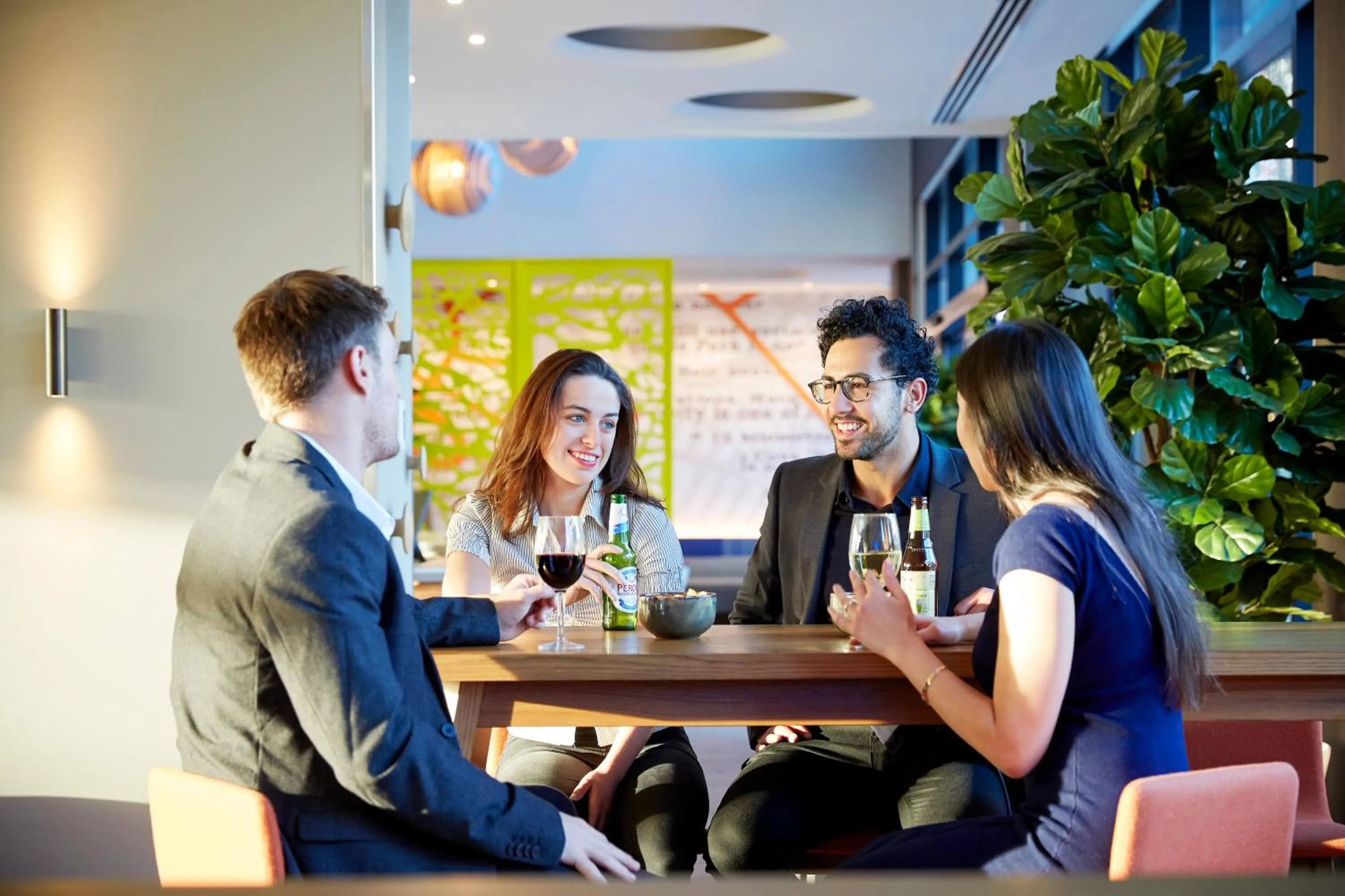 Lounge or bar in Holiday Inn Express Sydney Macquarie Park by IHG