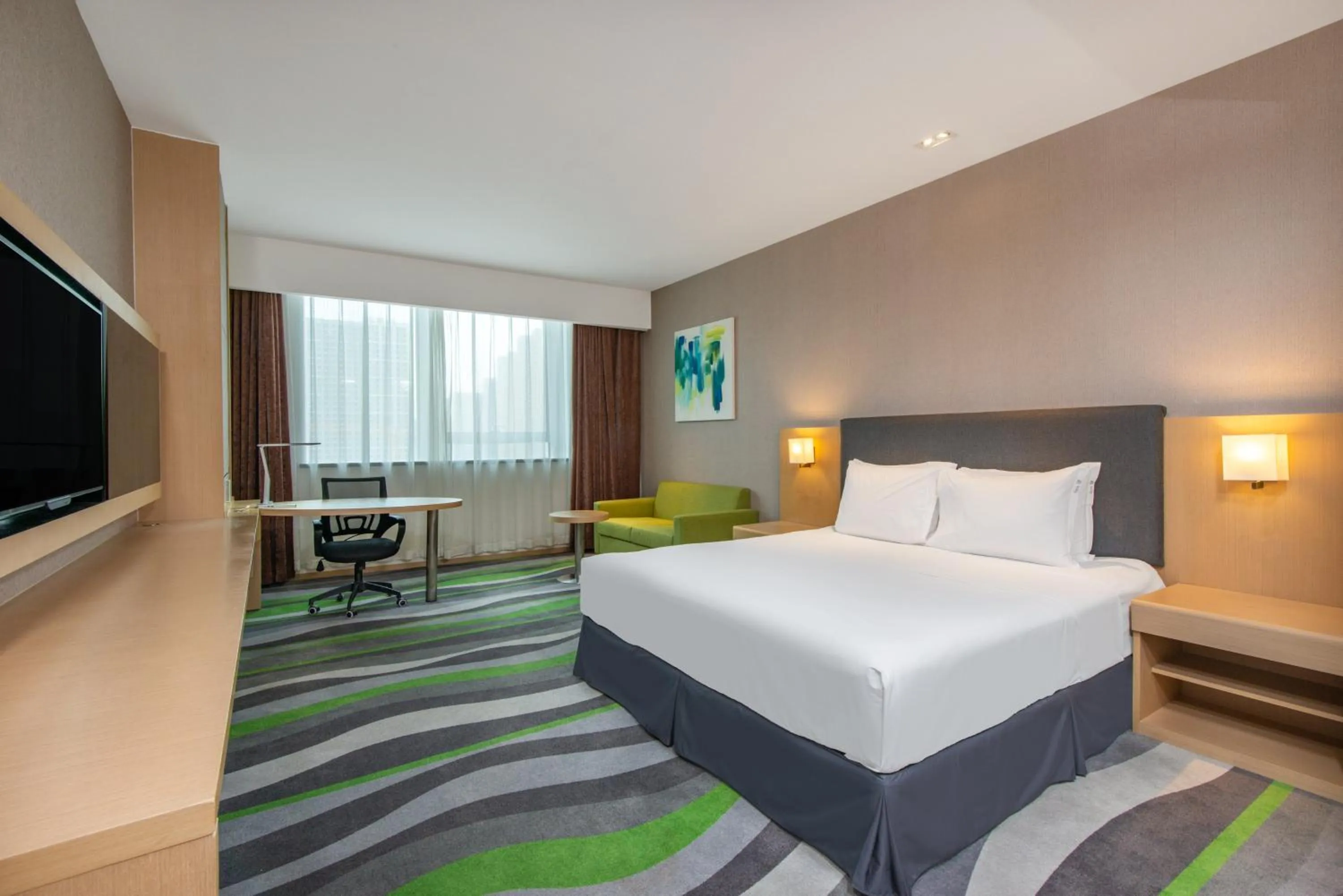Photo of the whole room, Bed in Holiday Inn Express Jinan High-Tech Zone by IHG