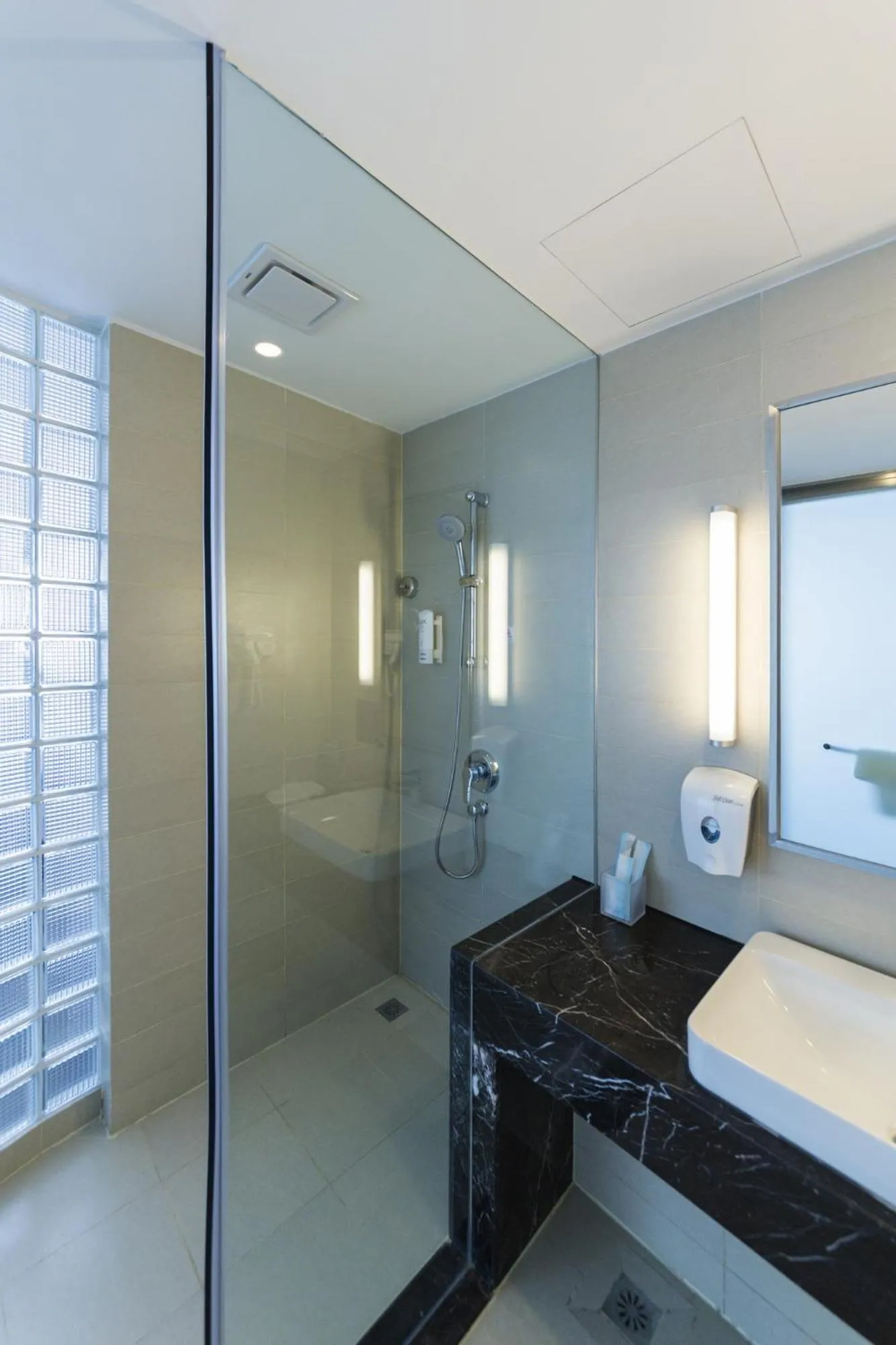 Bathroom, Bed in Holiday Inn Express Jinan High-Tech Zone by IHG