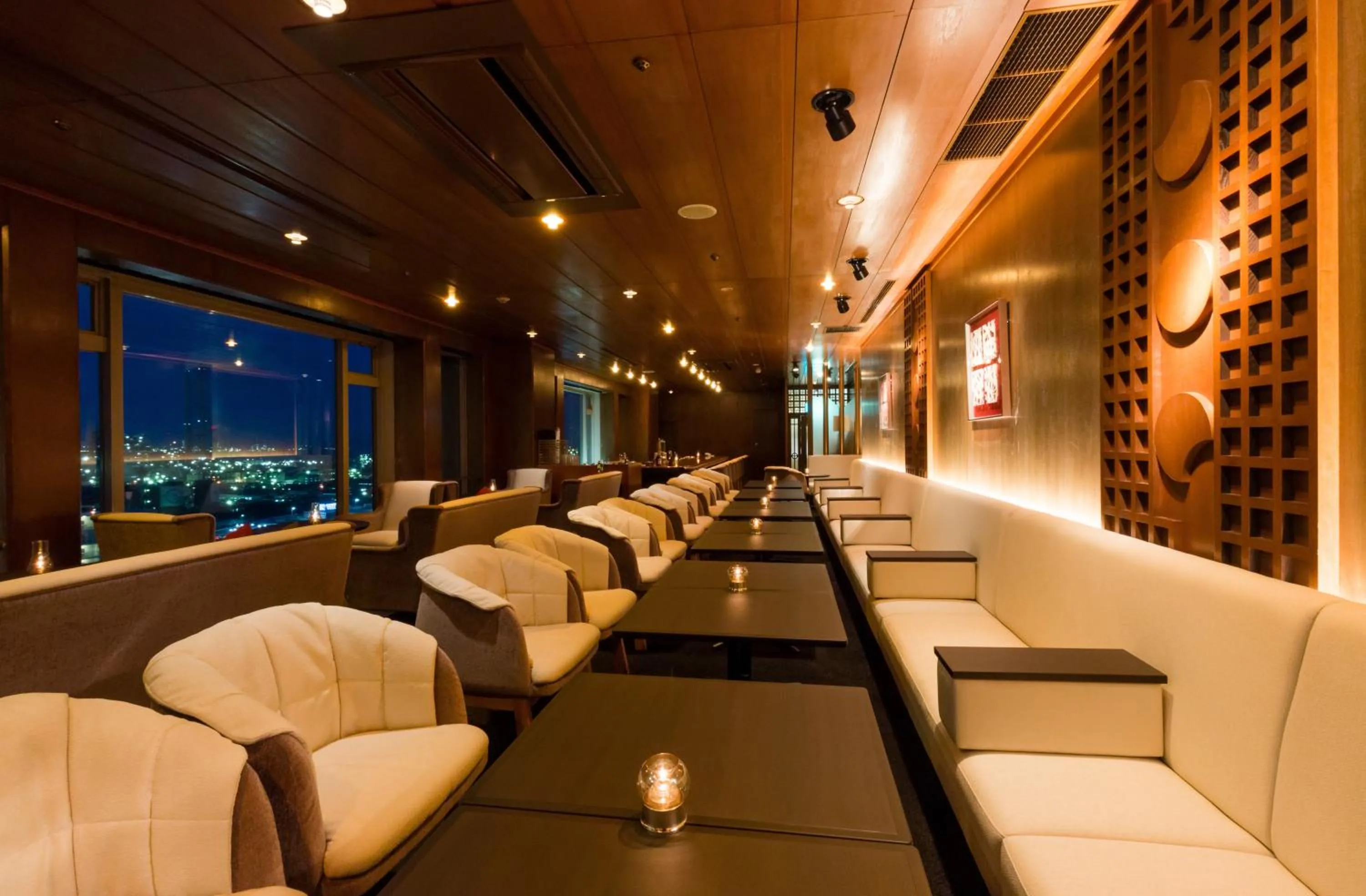 Lounge or bar, Lounge/Bar in ANA Crowne Plaza Ube, an IHG Hotel