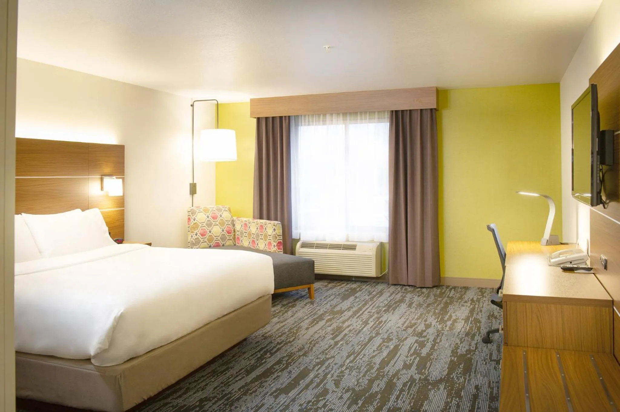 Photo of the whole room, Bed in Holiday Inn Express & Suites Wausau by IHG