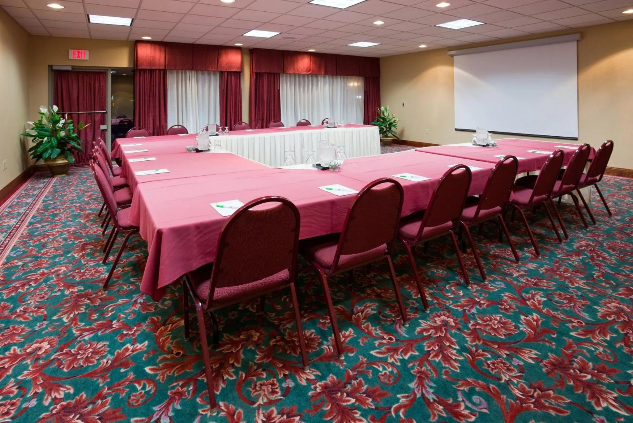 Meeting/conference room in Holiday Inn & Suites Wausau-Rothschild by IHG