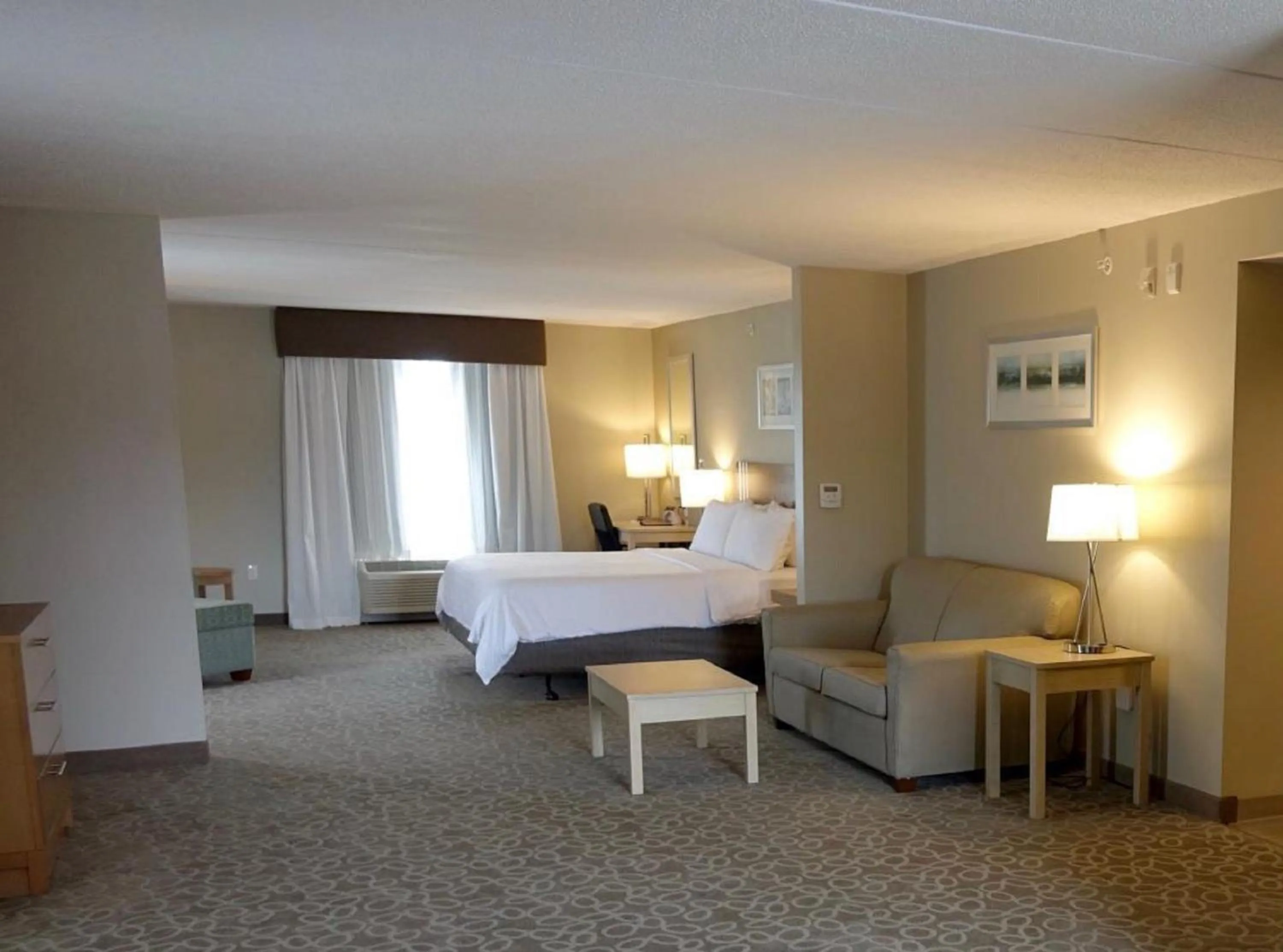 Photo of the whole room, Bed in Holiday Inn Express & Suites Oshawa Downtown - Toronto Area by IHG