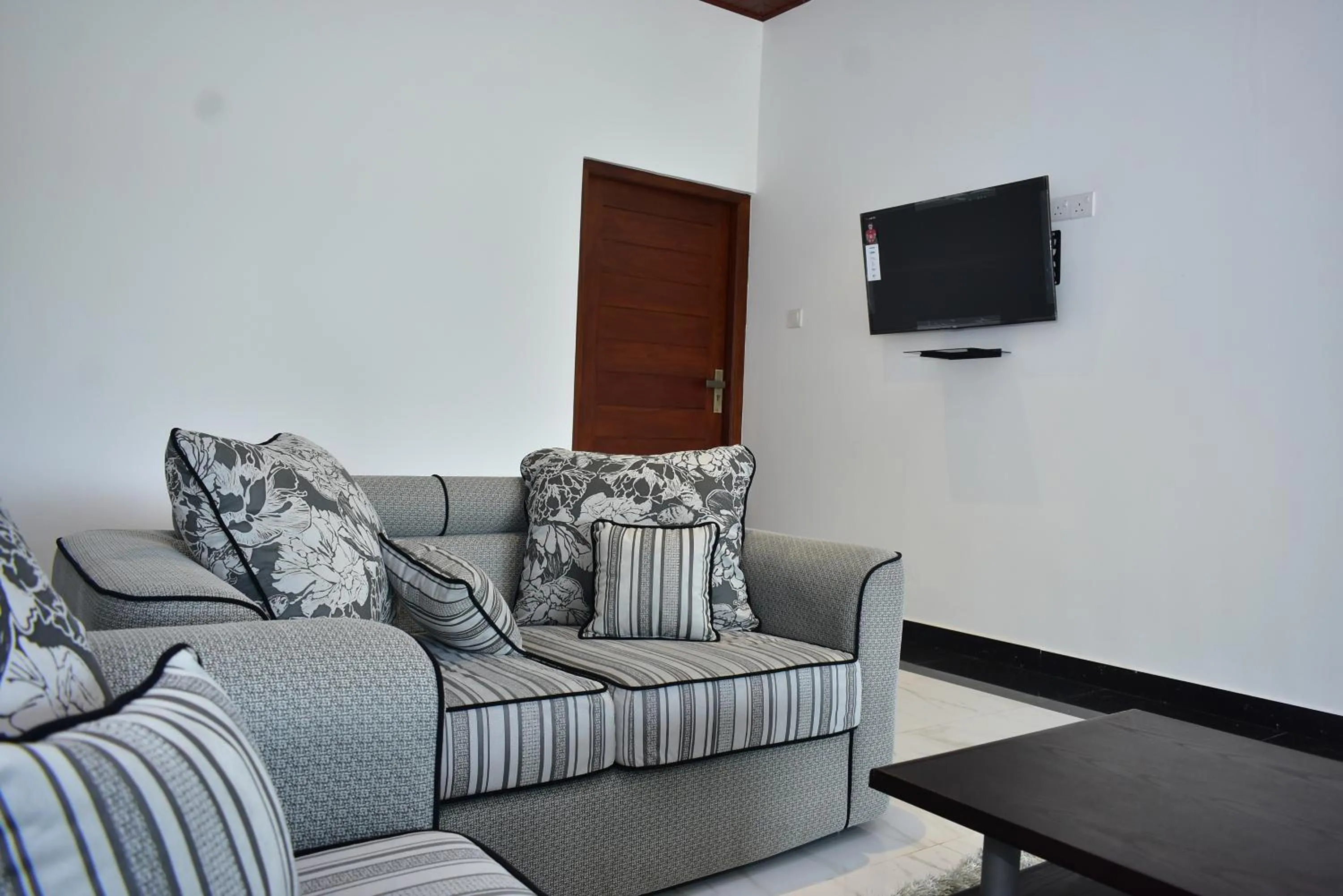 Communal lounge/ TV room in Minuri Villa