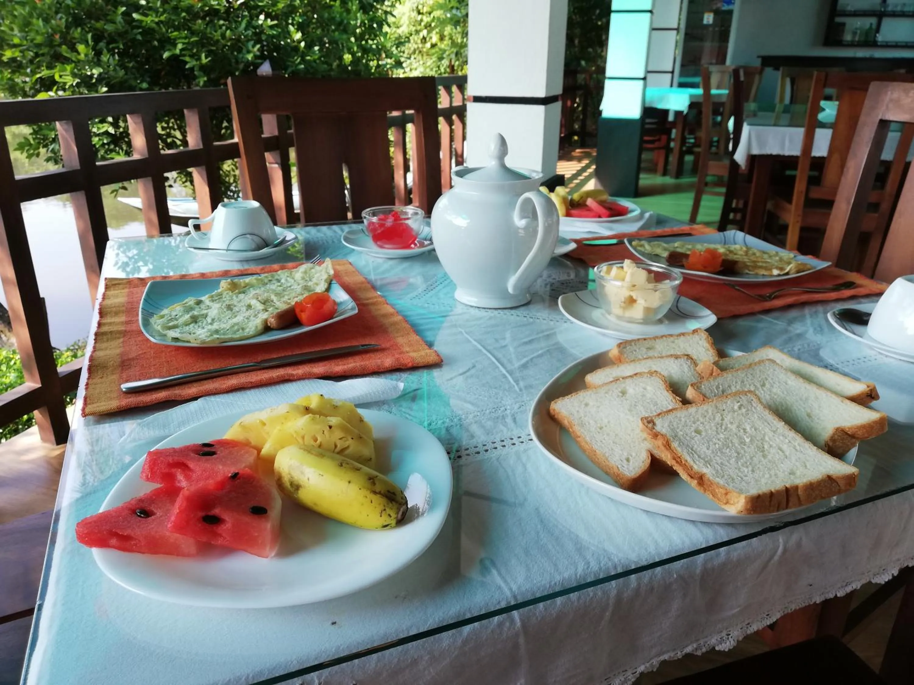 Restaurant/places to eat in Minuri Villa