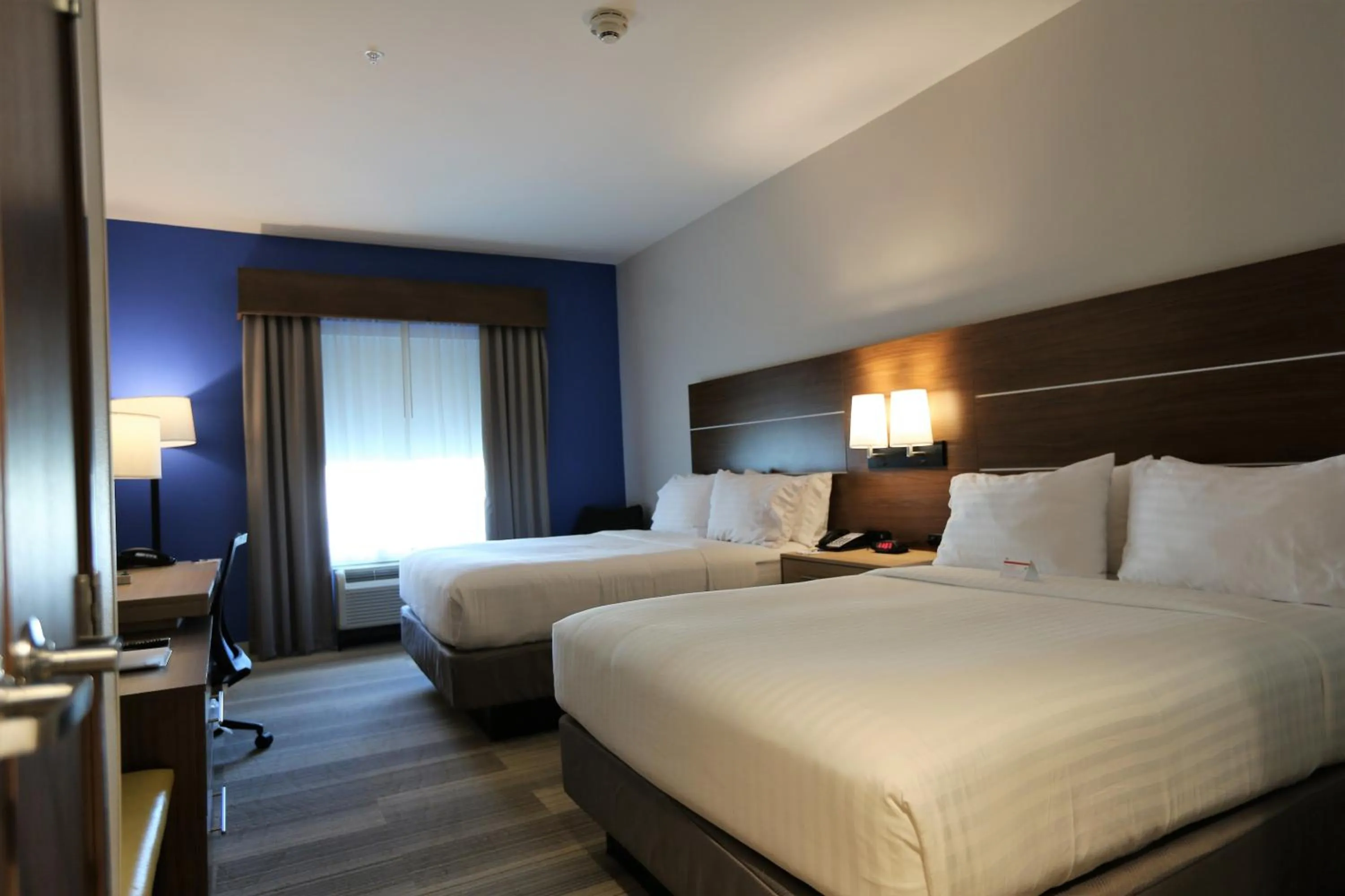 Bed in Holiday Inn Express & Suites Houston NW - Hwy 290 Cypress by IHG