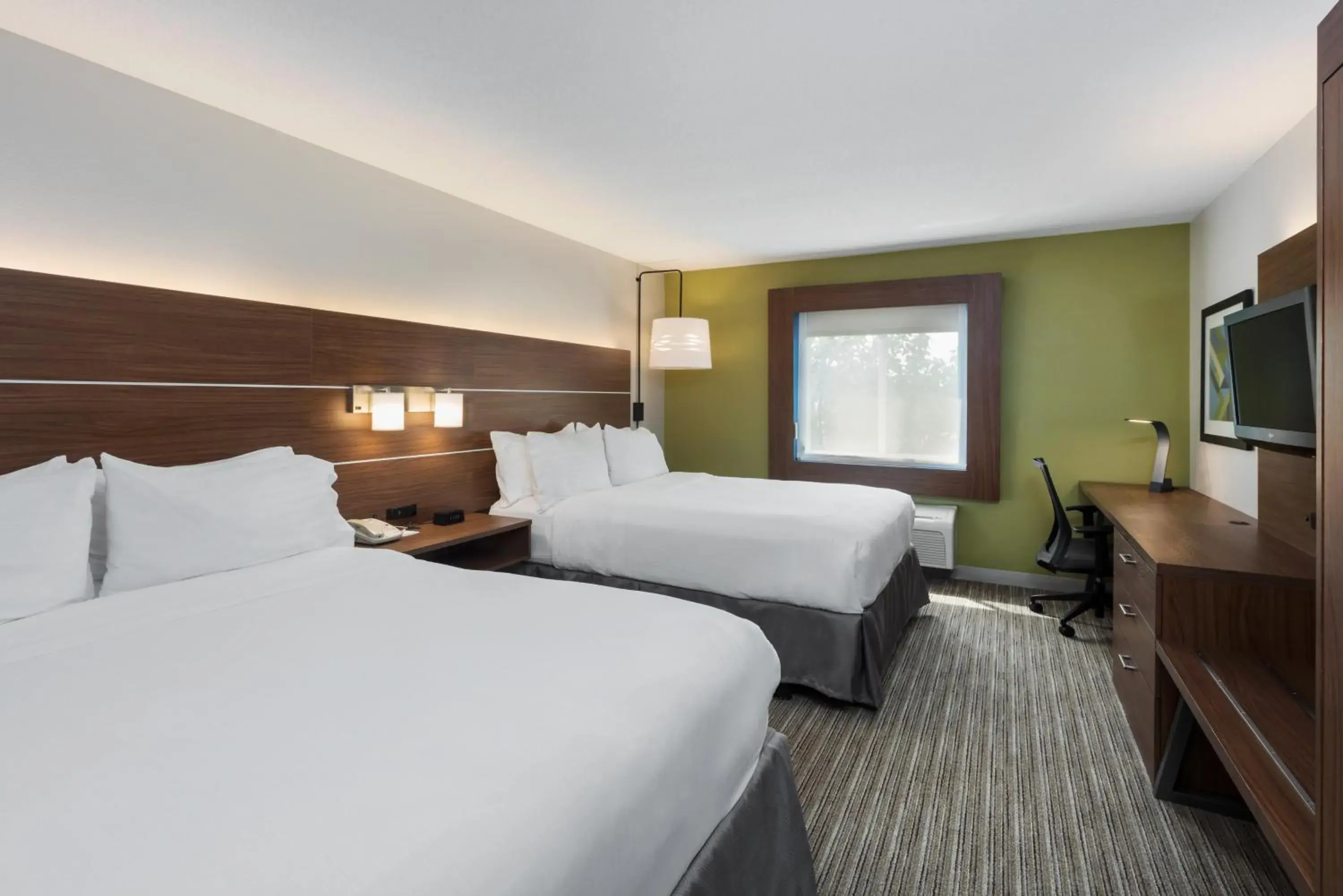 Queen Room with Two Queen Beds - Mobility Access Tub/Non-Smoking in Holiday Inn Express Warrenton by IHG Queen Room with Two Queen Beds - Mobility Access Tub/Non-Smoking in Holiday Inn Express Warrenton by IHG