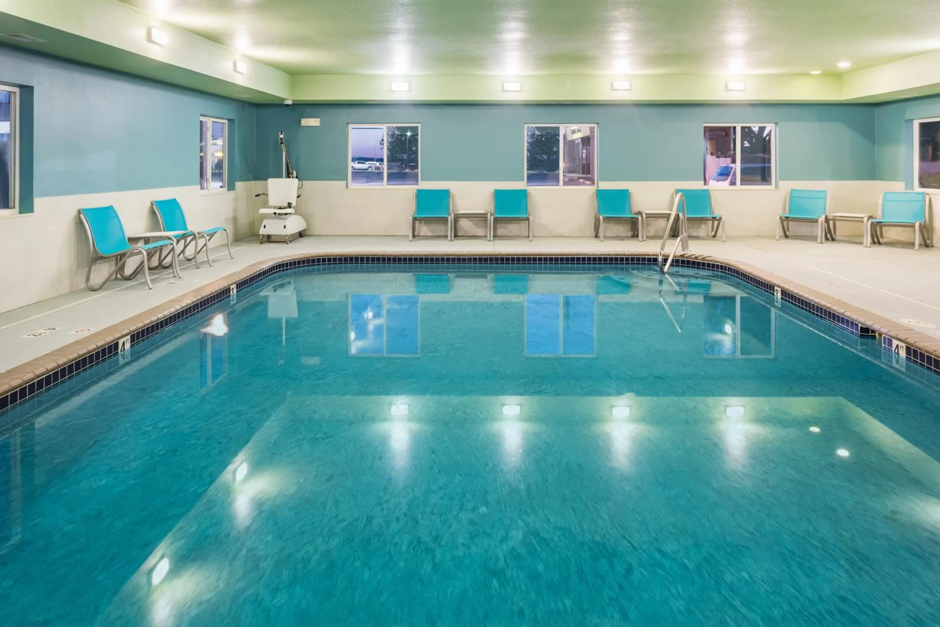 Swimming pool in Holiday Inn Express Warrenton by IHG