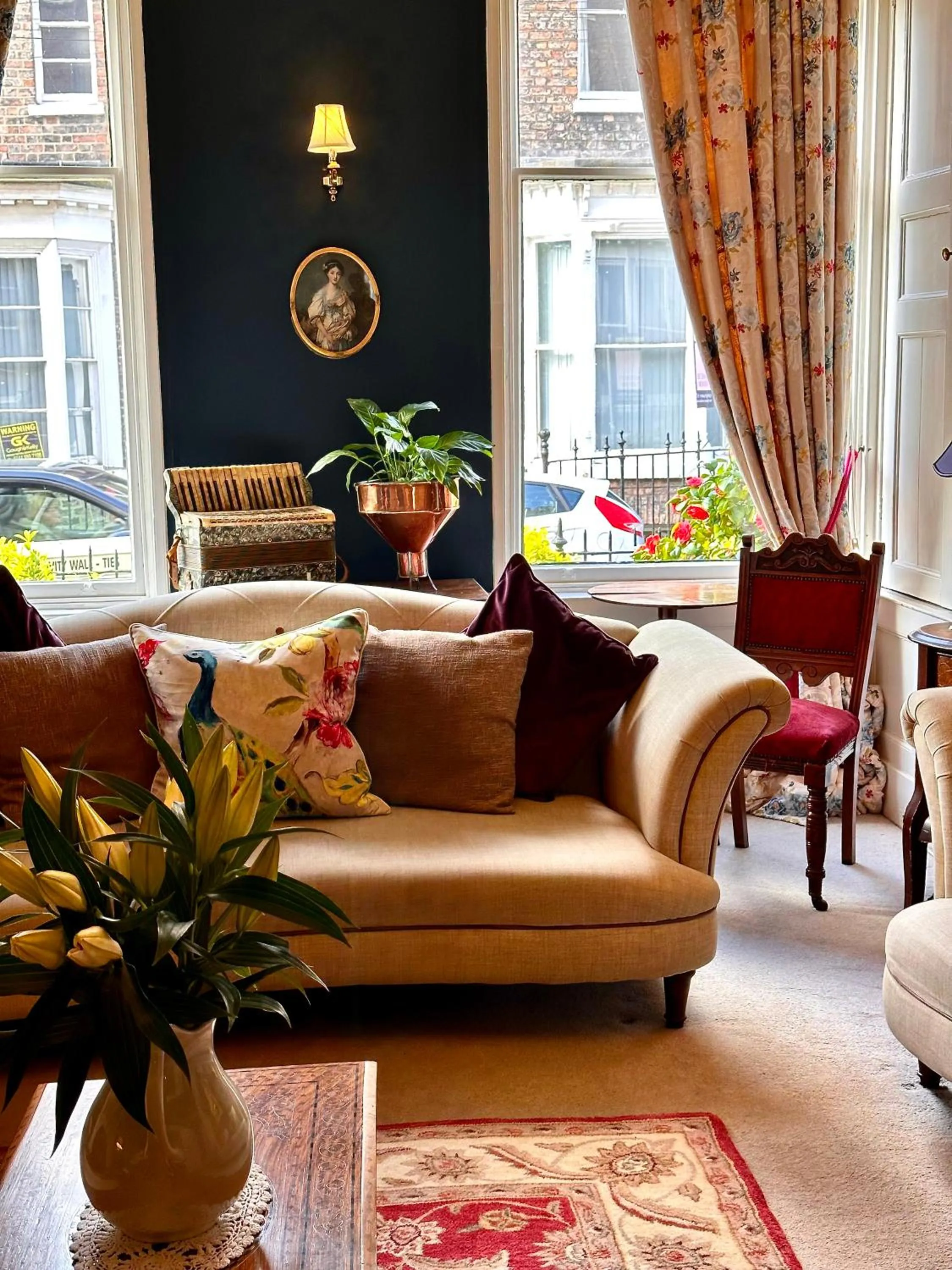 Communal lounge/ TV room in 23 St Mary's